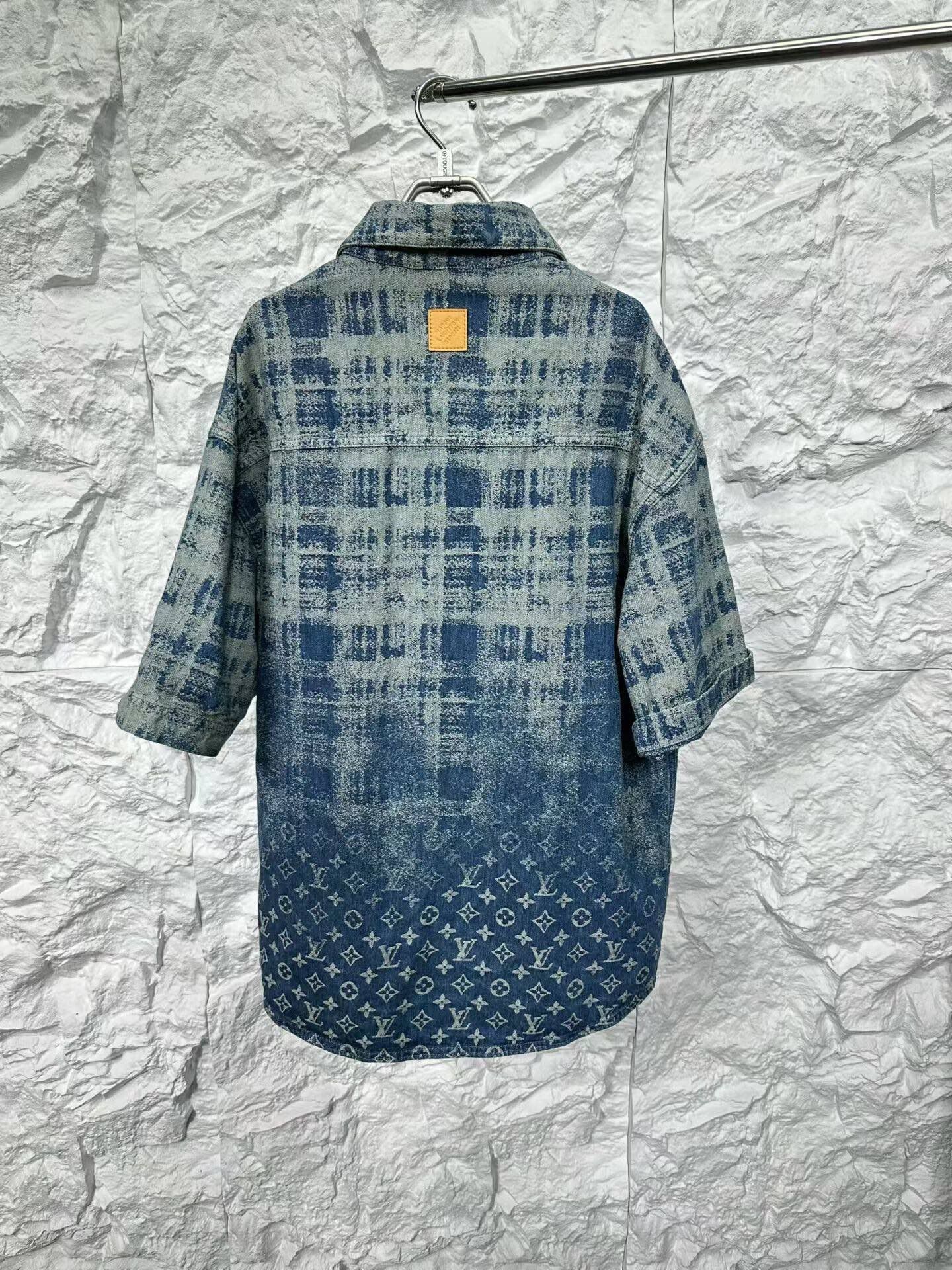 Louis Vuitton Louis Vuitton Monogram Denim Short Sleeve Shirt L Size US L / EU 52-54 / 3 - 3 Thumbnail