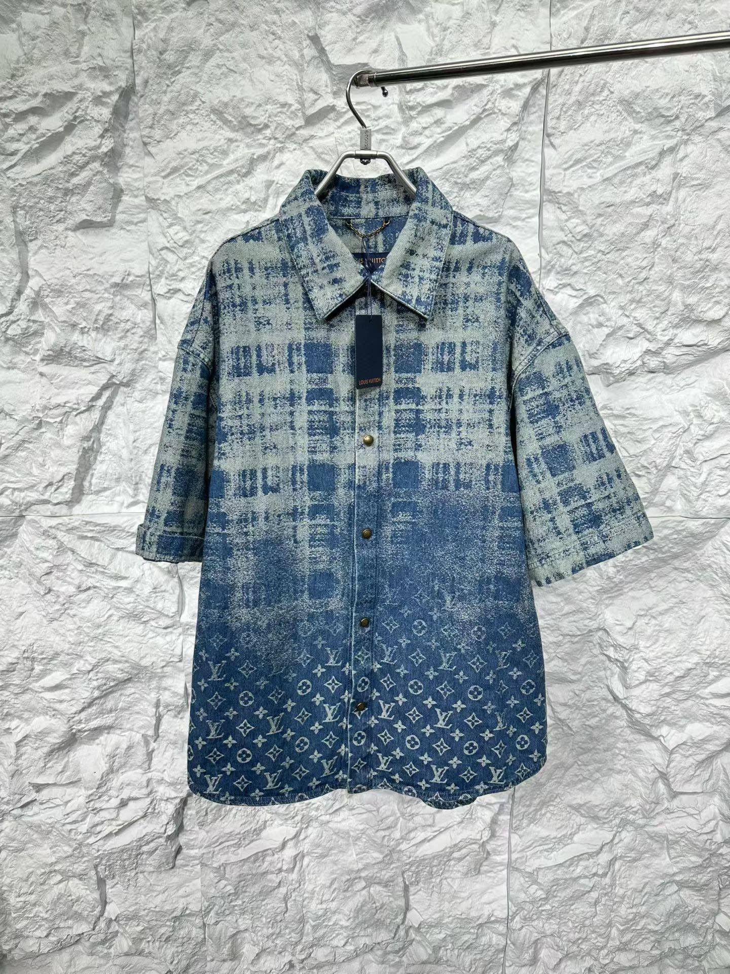 Louis Vuitton Louis Vuitton Monogram Denim Short Sleeve Shirt L Size US L / EU 52-54 / 3 - 2 Thumbnail