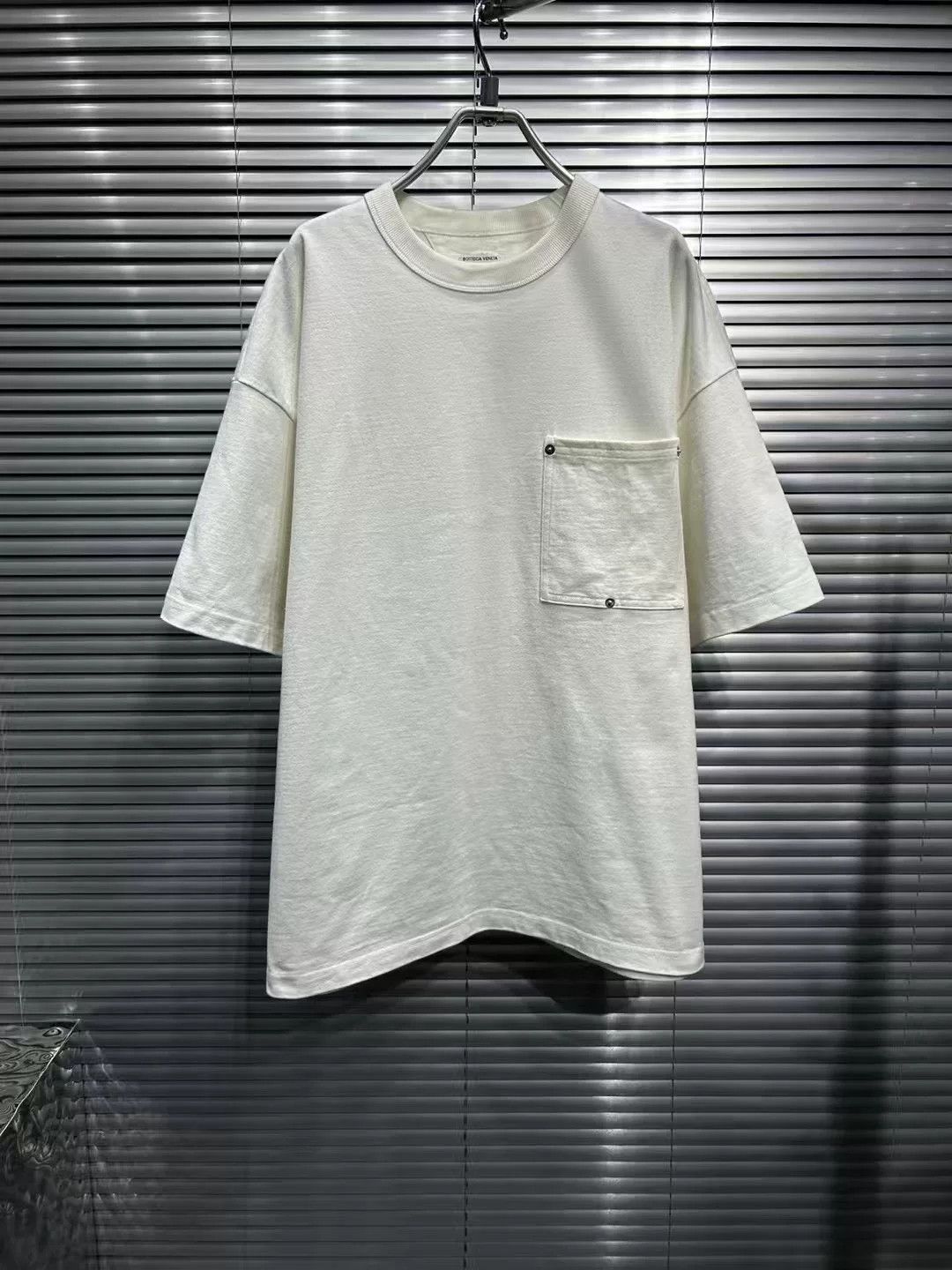 Bottega Veneta Bottega Veneta Rivet Pocket T-Shirt XL Size US XL / EU 56 / 4 - 2 Thumbnail