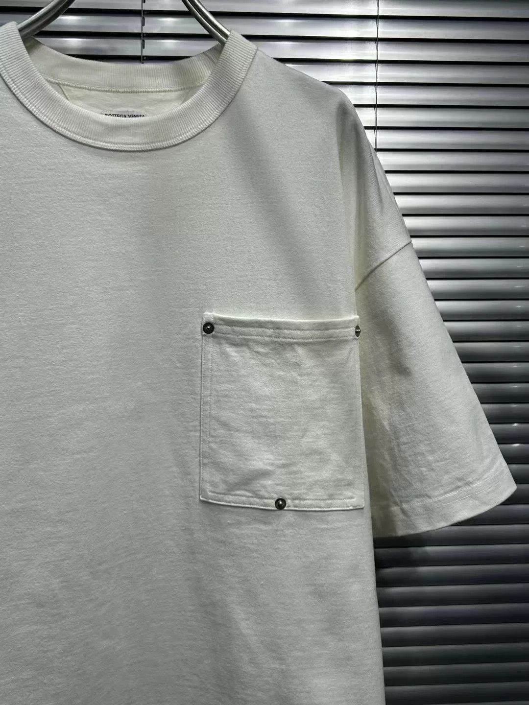 Bottega Veneta Bottega Veneta Rivet Pocket T-Shirt XL Size US XL / EU 56 / 4 - 4 Thumbnail
