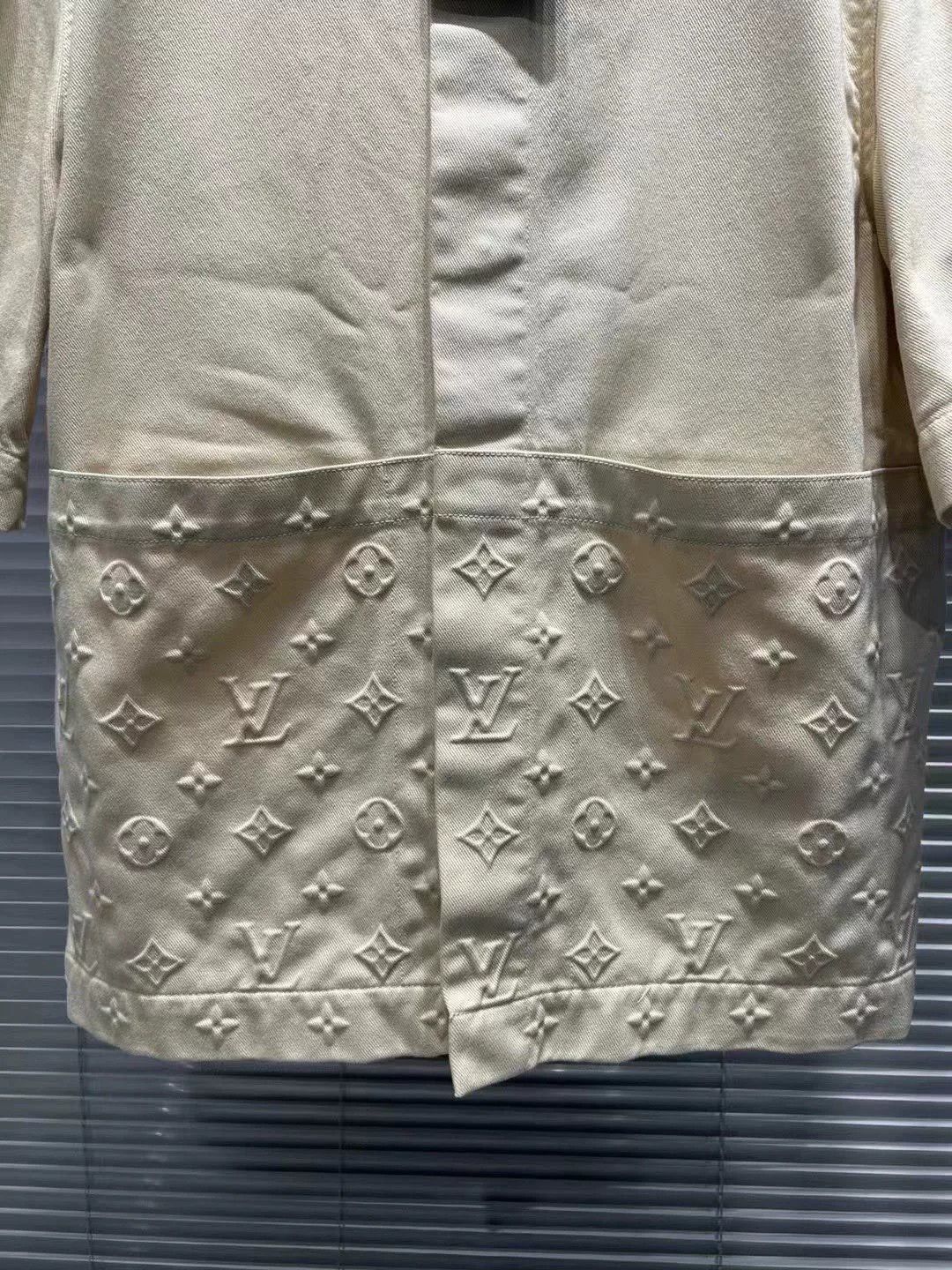 Louis Vuitton Louis Vuitton Monogram Embossed Denim Shirt M Size US M / EU 48-50 / 2 - 4 Thumbnail