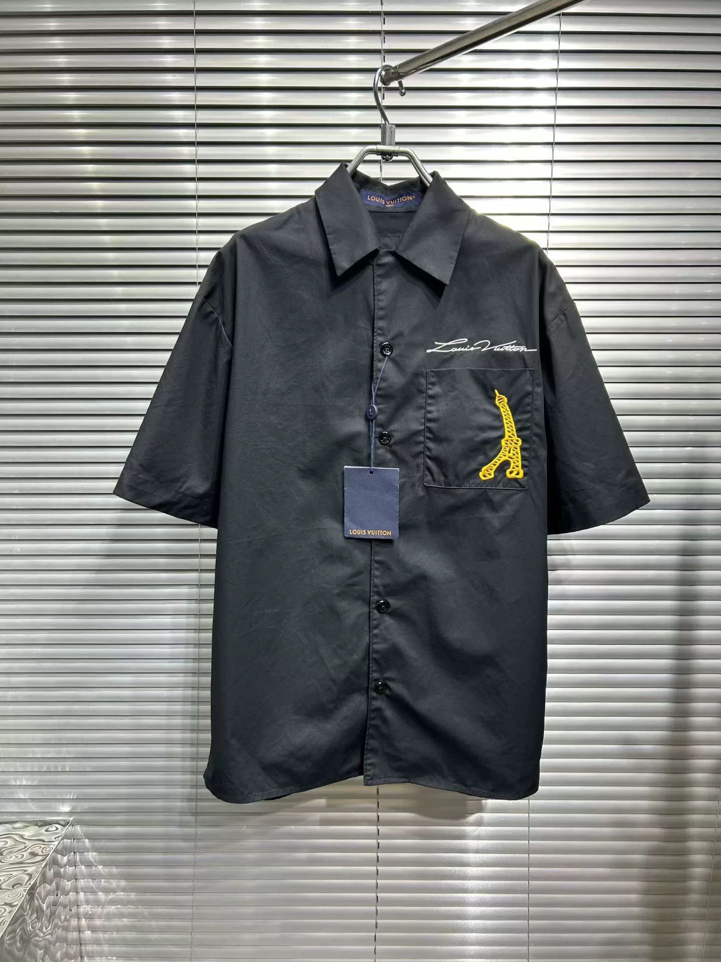 Louis Vuitton Louis Vuitton Eiffel Tower Embroidered Shirt Size S Size US S / EU 44-46 / 1 - 2 Thumbnail