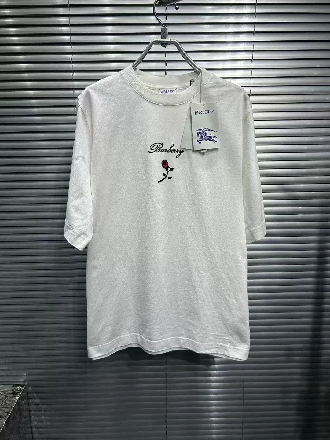 Burberry Burberry Rose Embroidery T-Shirt Size M Size US M / EU 48-50 / 2 - 2 Thumbnail