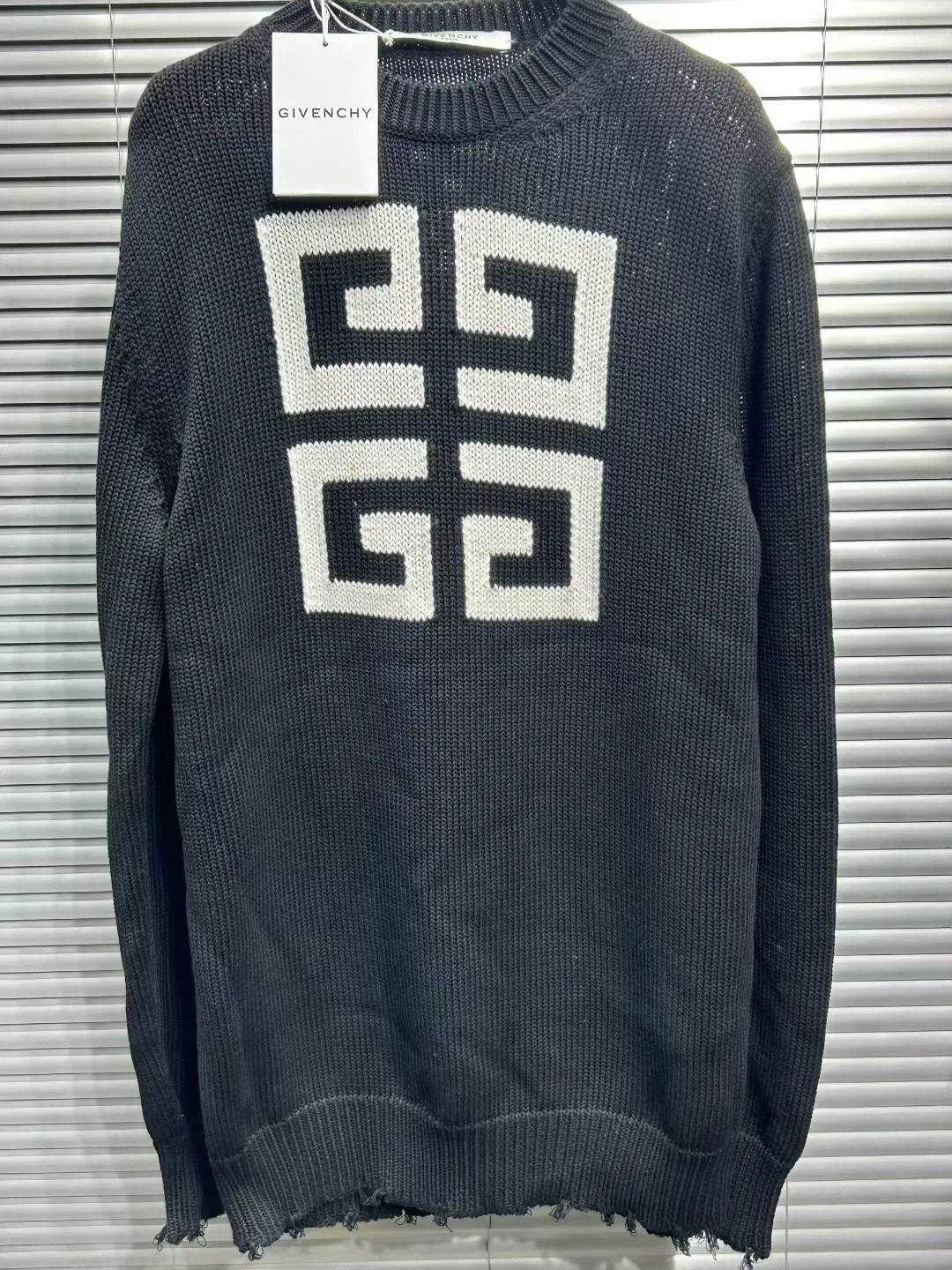 Givenchy Givenchy 4G Distressed Cotton Logo Sweater Size M Size US M / EU 48-50 / 2 - 4 Thumbnail