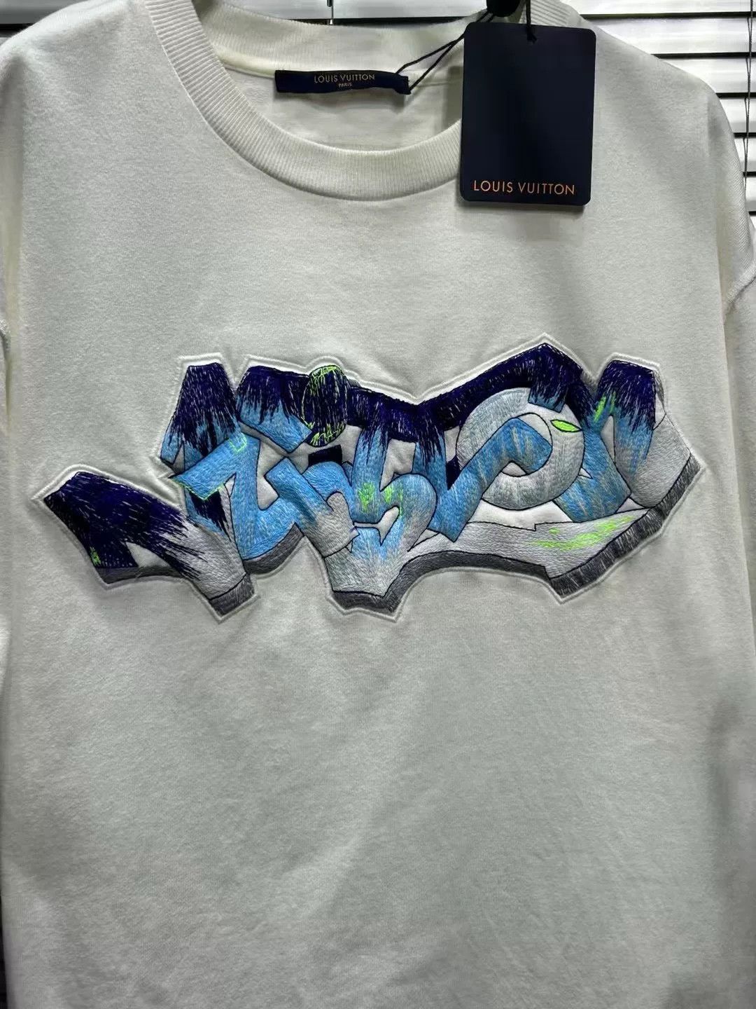 Louis Vuitton Louis Vuitton Embroidered Graffiti T-Shirt L Size US L / EU 52-54 / 3 - 4 Thumbnail