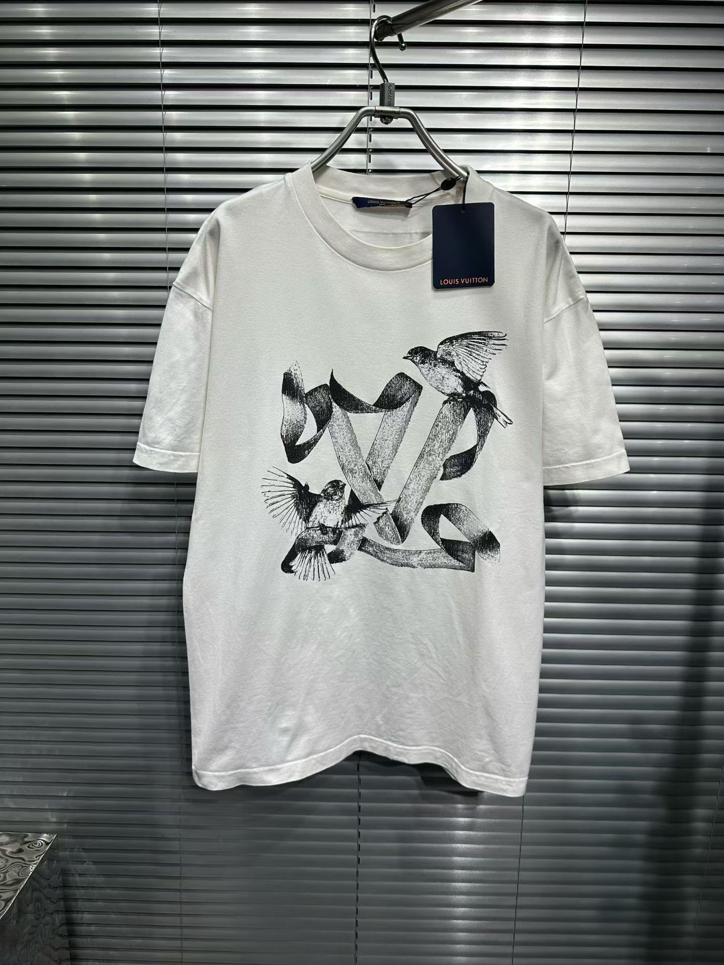 Louis Vuitton Louis Vuitton Bird Ribbon Printed T-Shirt Size M Size US M / EU 48-50 / 2 - 2 Thumbnail