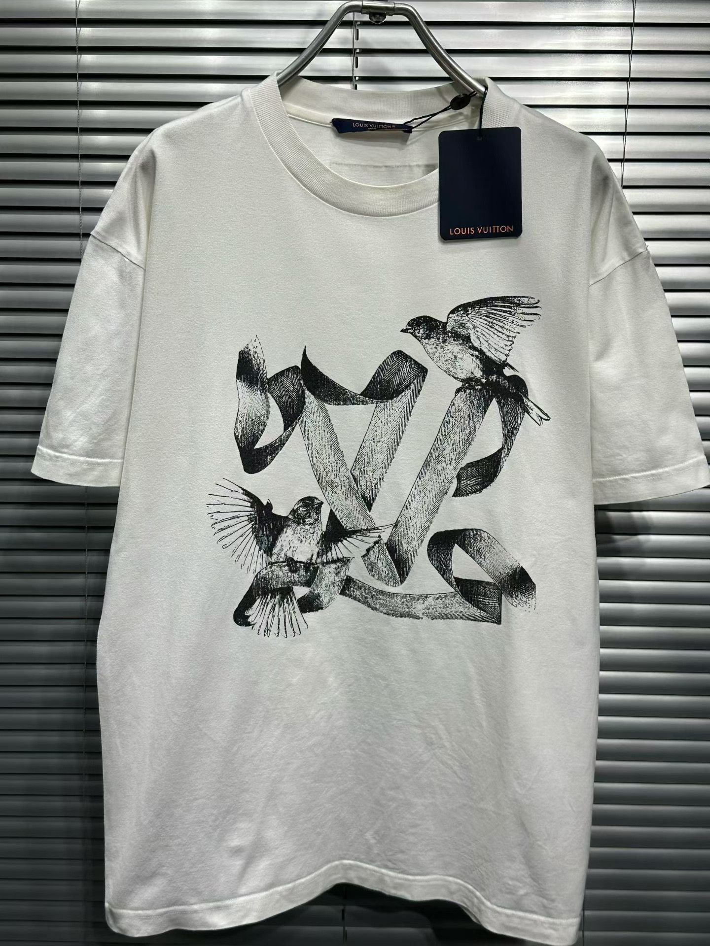 Louis Vuitton Louis Vuitton Bird Ribbon Printed T-Shirt Size M Size US M / EU 48-50 / 2 - 3 Thumbnail