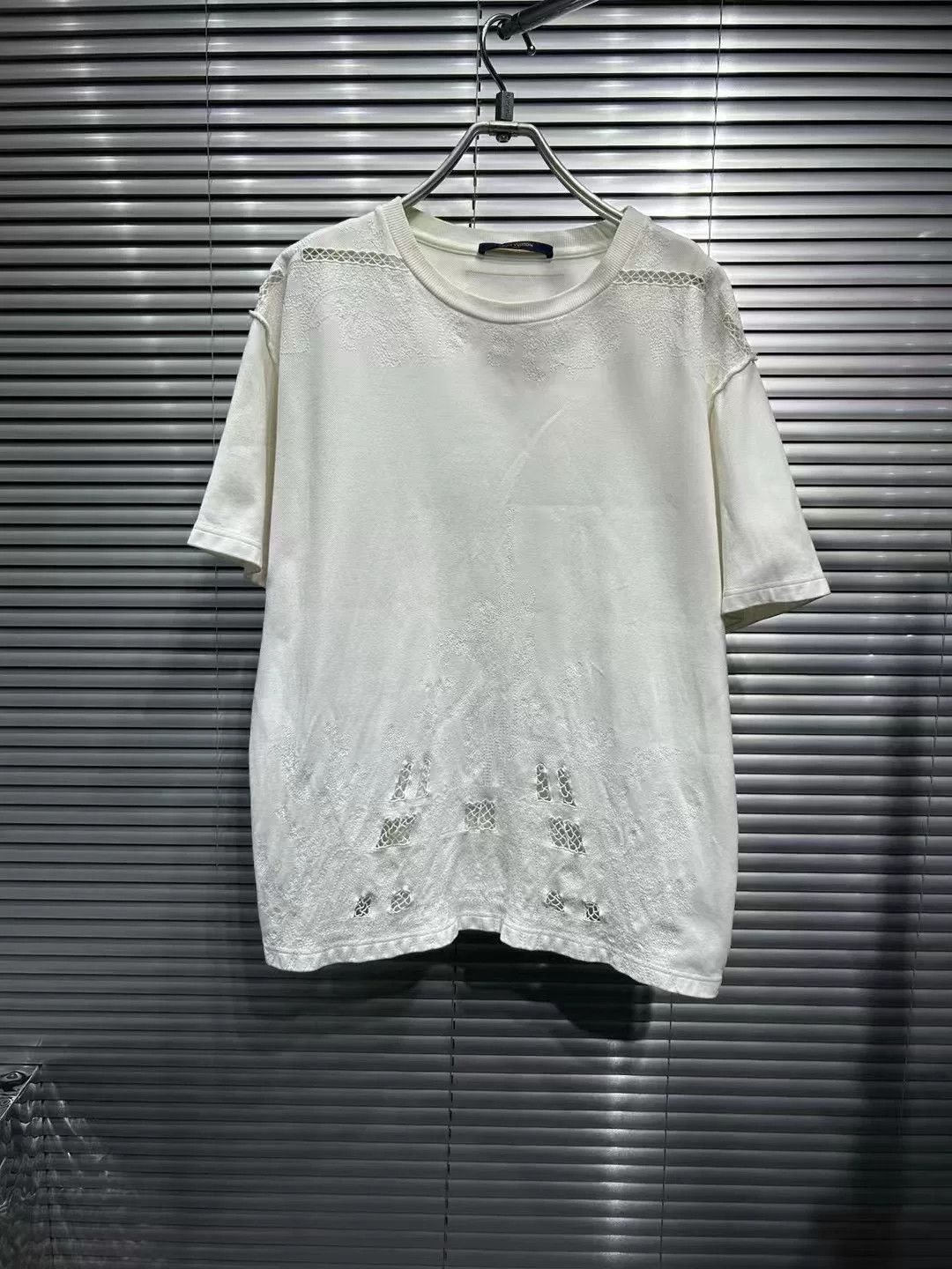 Louis Vuitton Louis Vuitton Eiffel Tower Cutout T-Shirt L Size US L / EU 52-54 / 3 - 2 Thumbnail