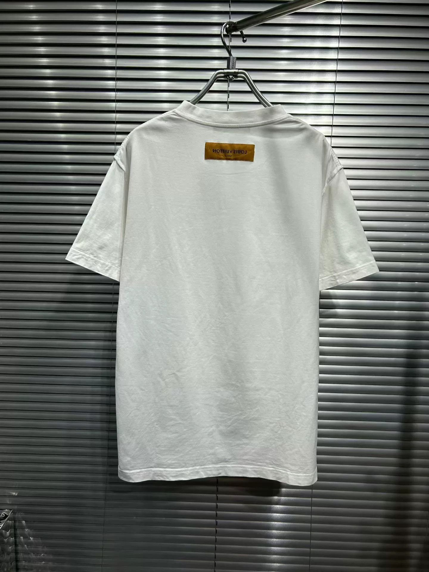 Louis Vuitton Louis Vuitton Embossed LV Logo T-Shirt Size M Size US M / EU 48-50 / 2 - 3 Thumbnail