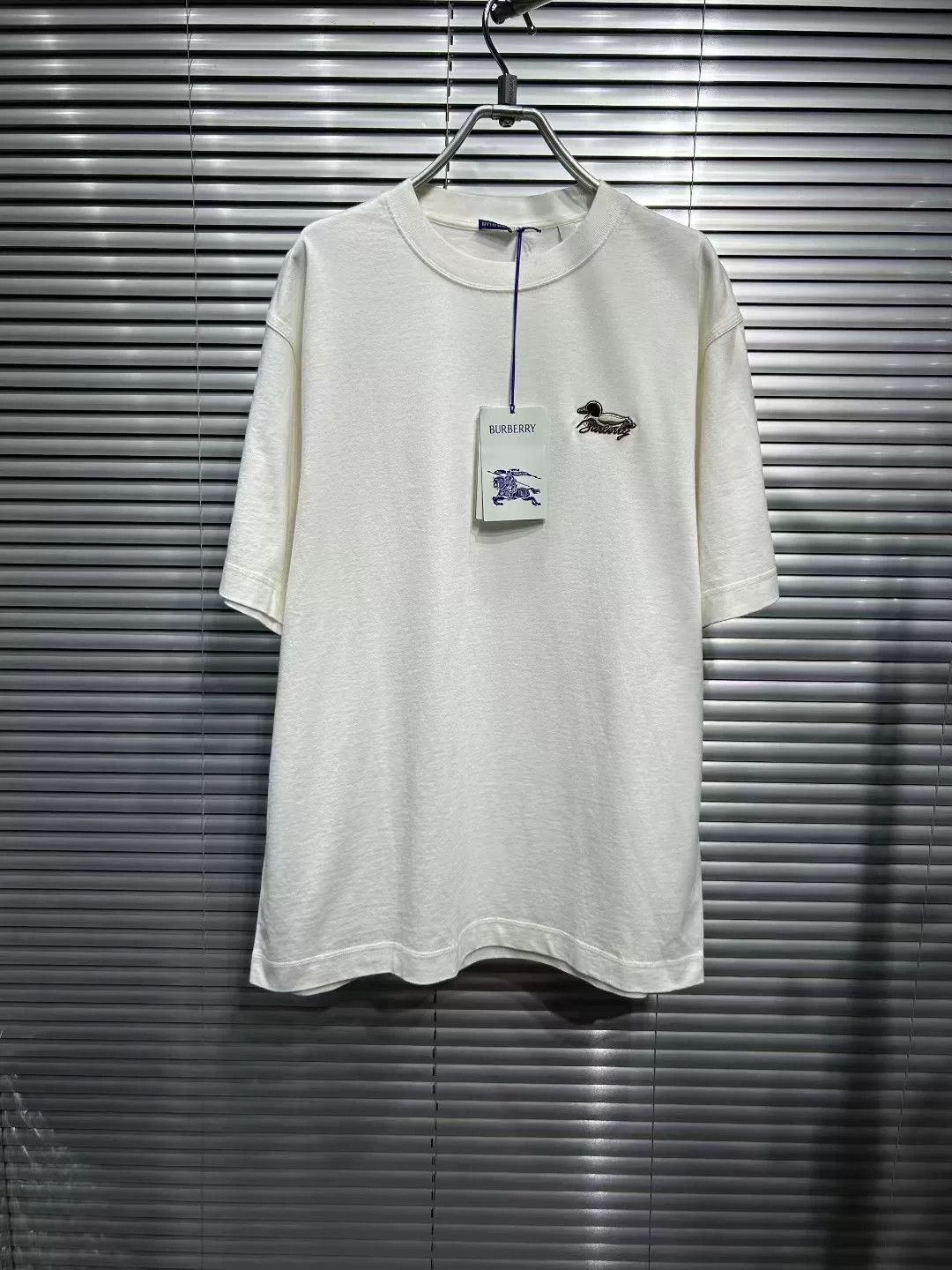 Burberry Burberry Embroidered Duck T-Shirt Size M Size US M / EU 48-50 / 2 - 2 Thumbnail