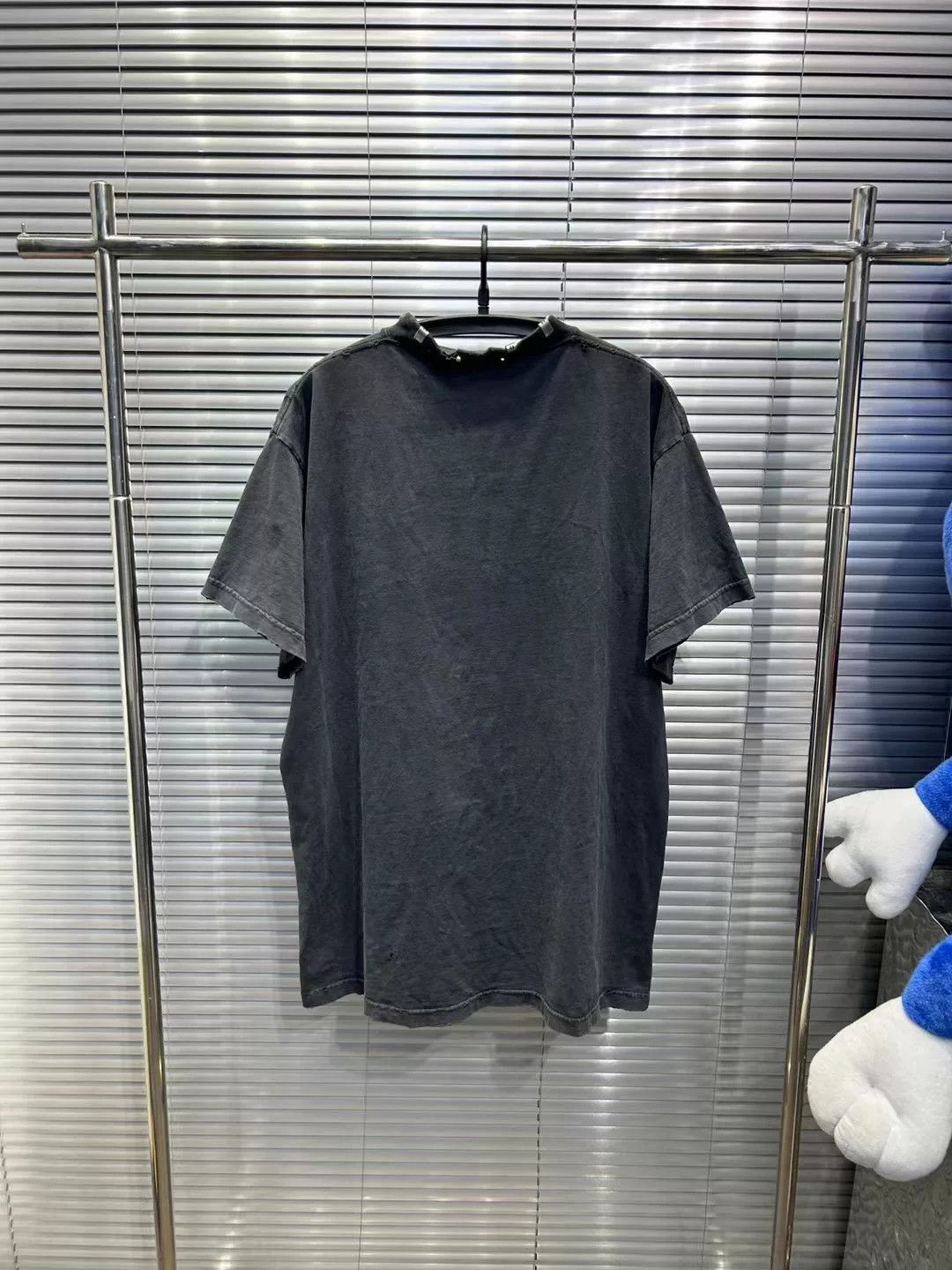 Balenciaga Balenciaga Metal Ring Distressed T-Shirt Size 1 Size US S / EU 44-46 / 1 - 3 Thumbnail
