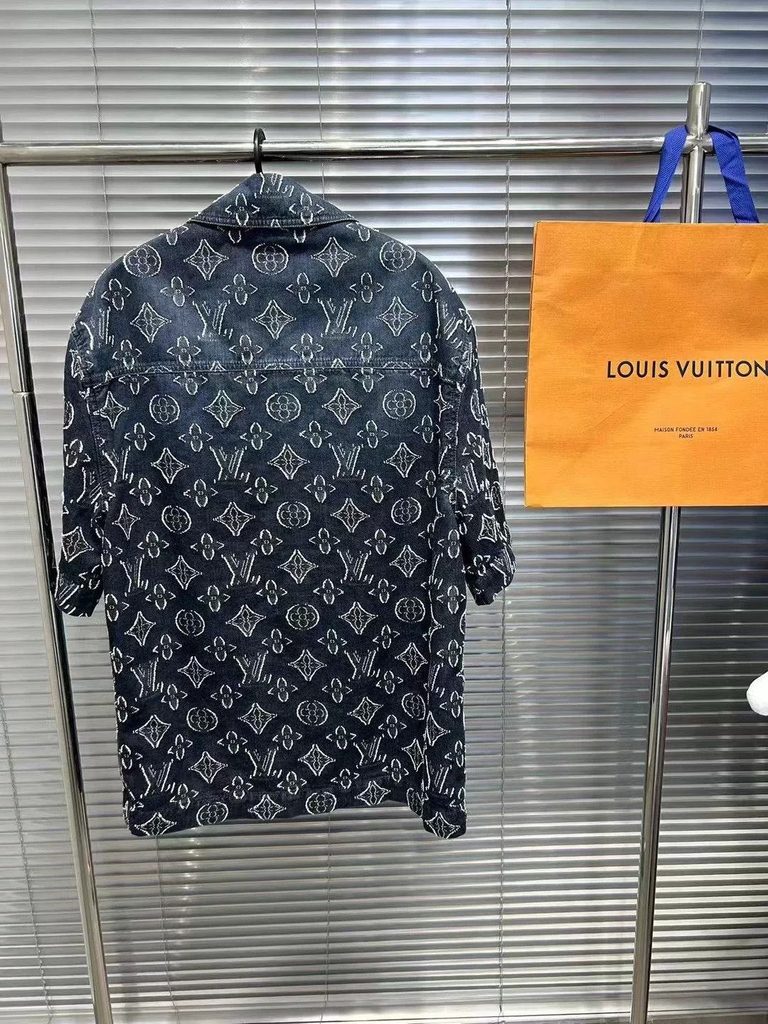 Louis Vuitton Louis Vuitton Monogram Denim Short Sleeve Shirt S Size US S / EU 44-46 / 1 - 3 Thumbnail