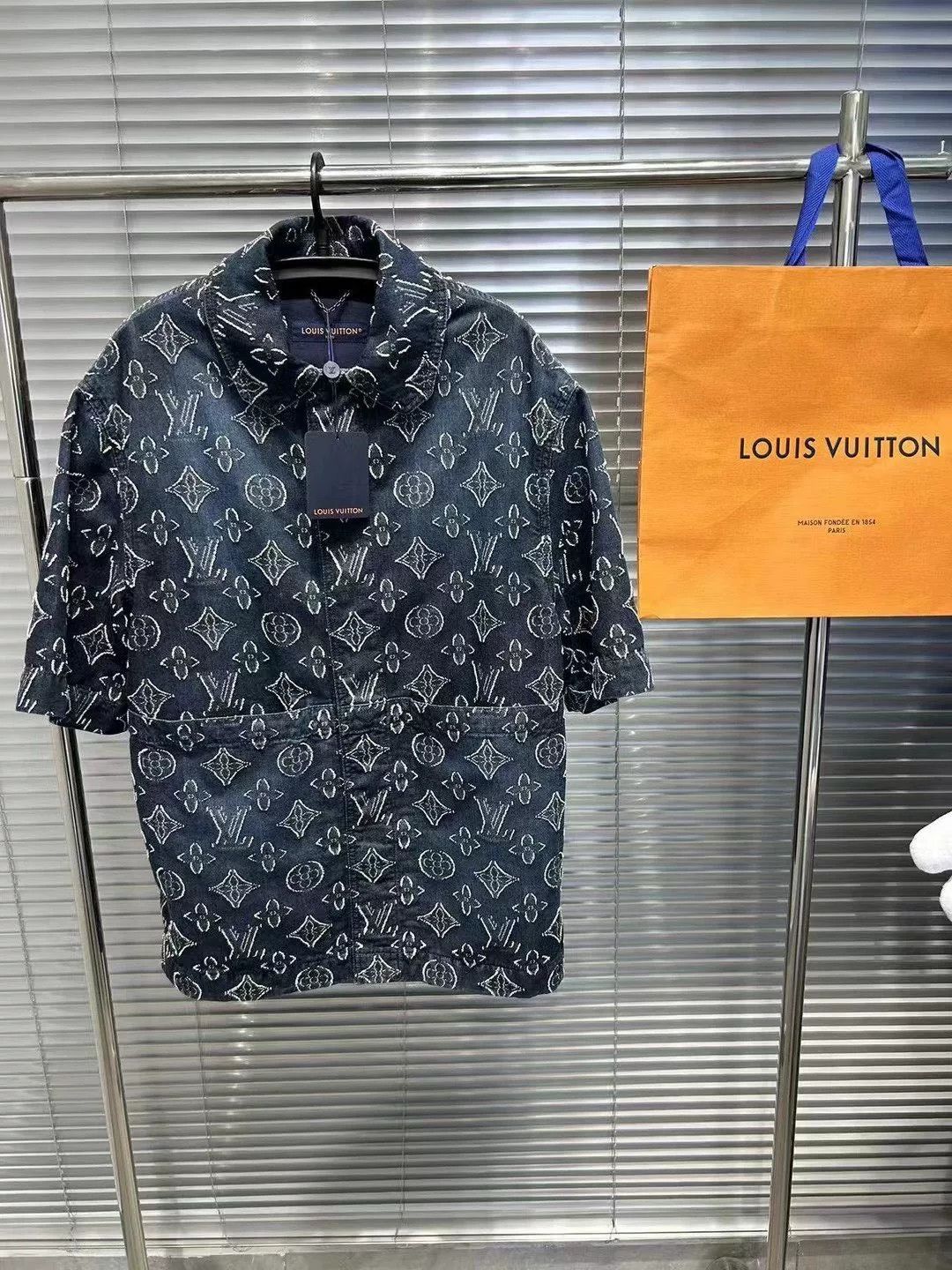Louis Vuitton Louis Vuitton Monogram Denim Short Sleeve Shirt S Size US S / EU 44-46 / 1 - 2 Thumbnail