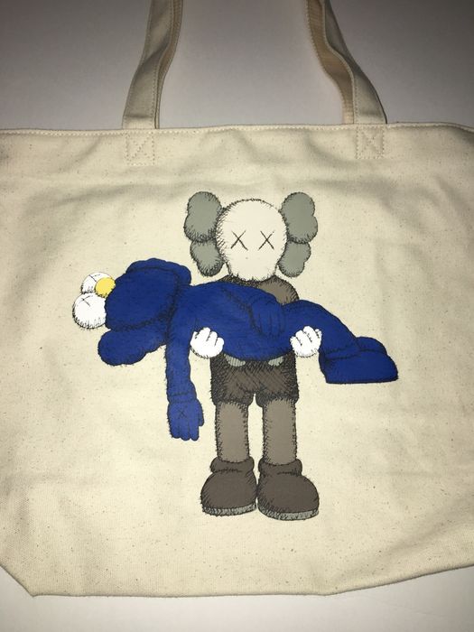 Uniqlo tote best sale bag kaws