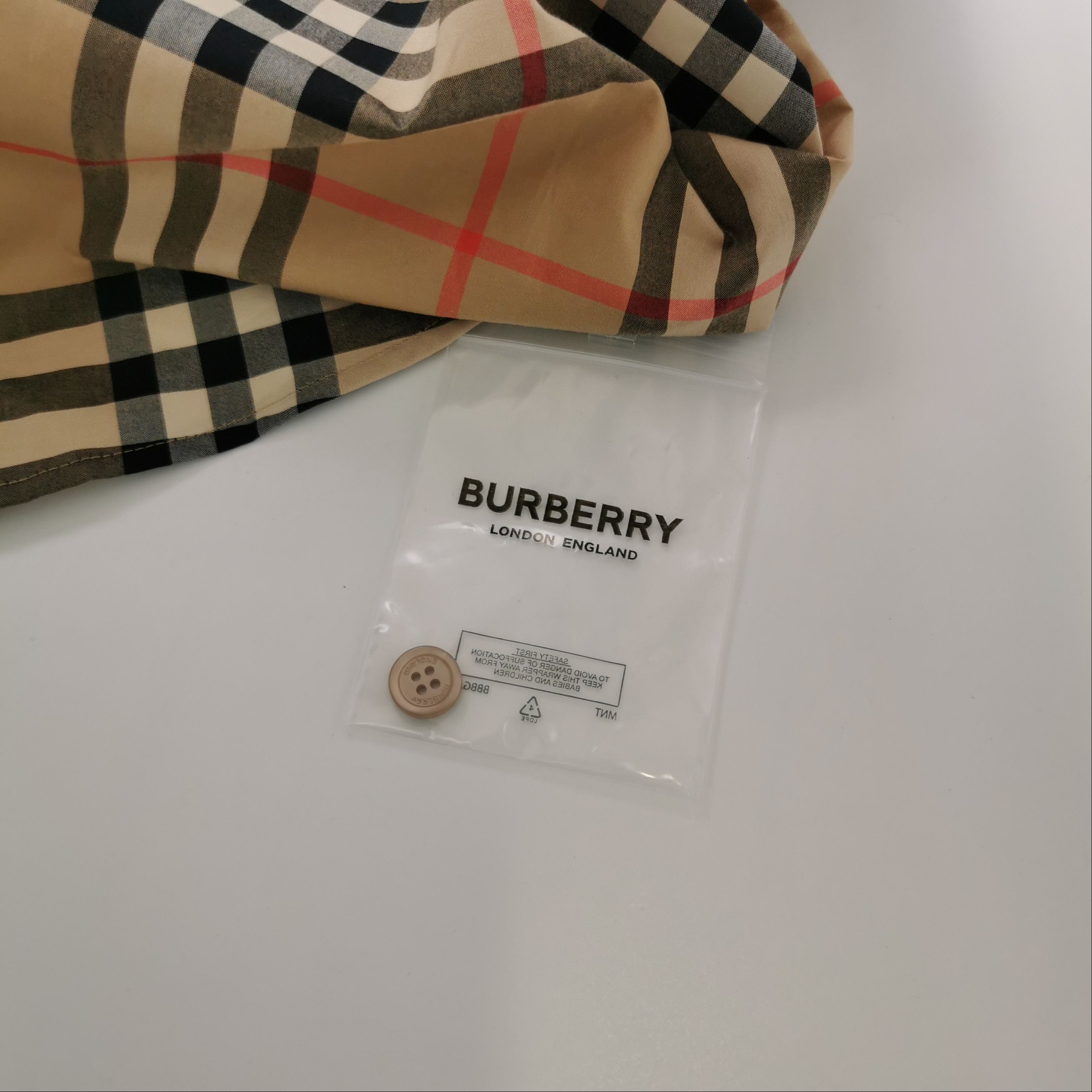Burberry Burberry Men m Button Ups Size US M / EU 48-50 / 2 - 5 Thumbnail
