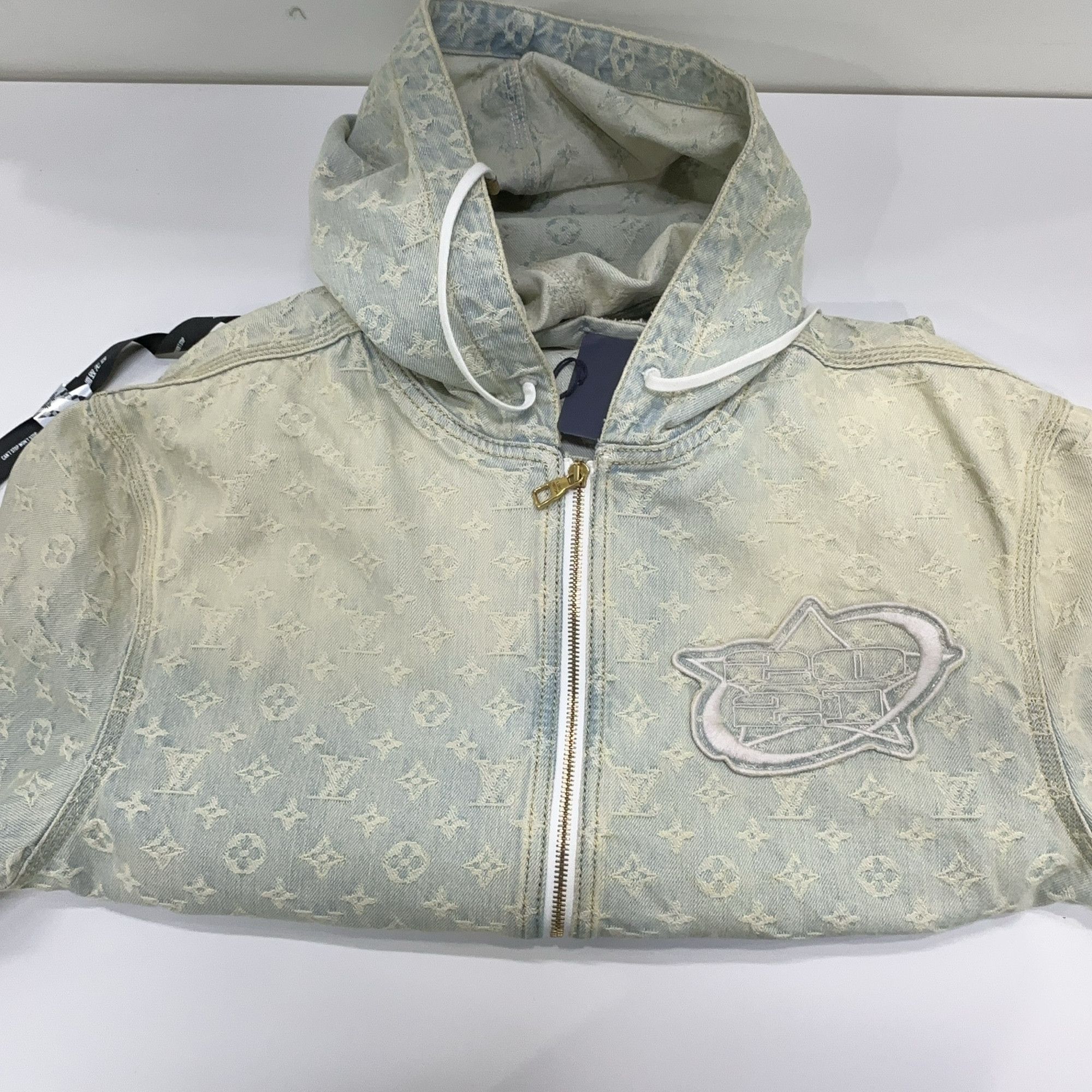 Louis Vuitton Louis Vuitton x NBA Monogram Denim Hooded Jacket 46 Size US S / EU 44-46 / 1 - 7 Thumbnail