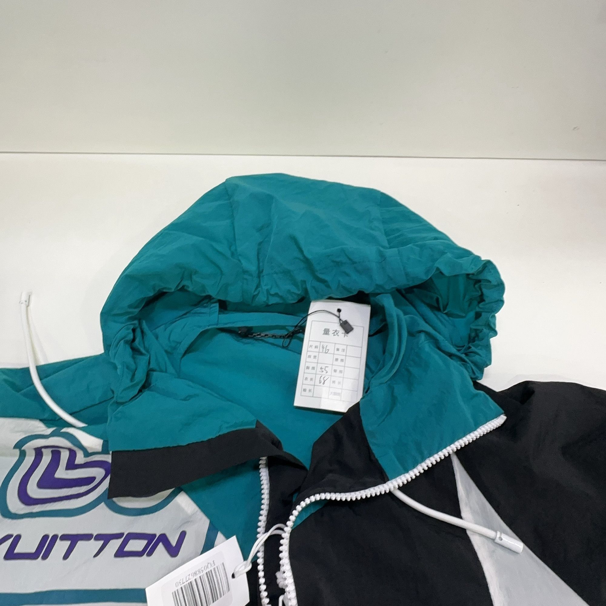 Louis Vuitton Louis Vuitton Graphic Colorblock Windbreaker Size 46 Size US S / EU 44-46 / 1 - 5 Thumbnail