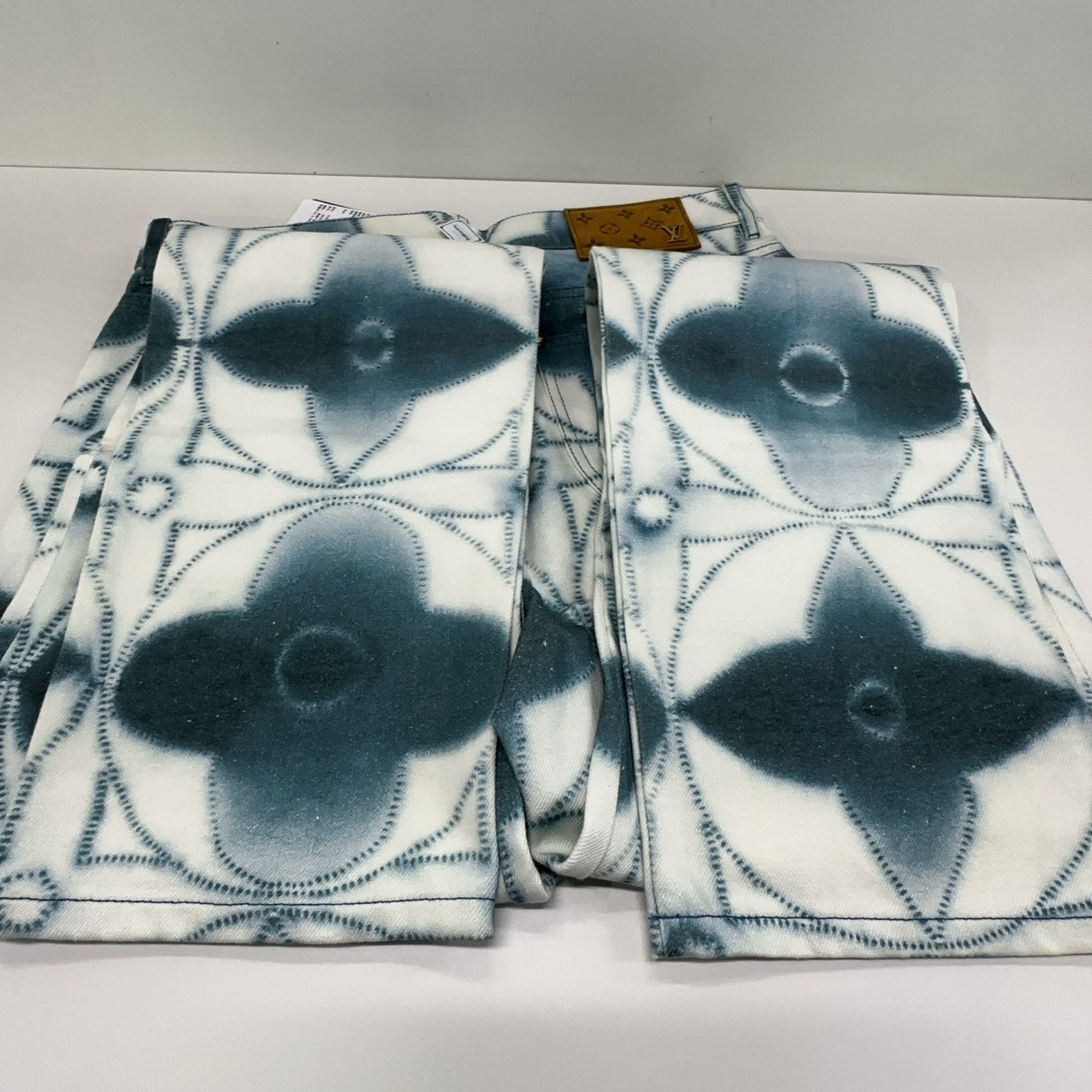 Louis Vuitton Louis Vuitton Monogram Tie-Dye Denim Jeans 30 Size US 30 / EU 46 - 6 Thumbnail
