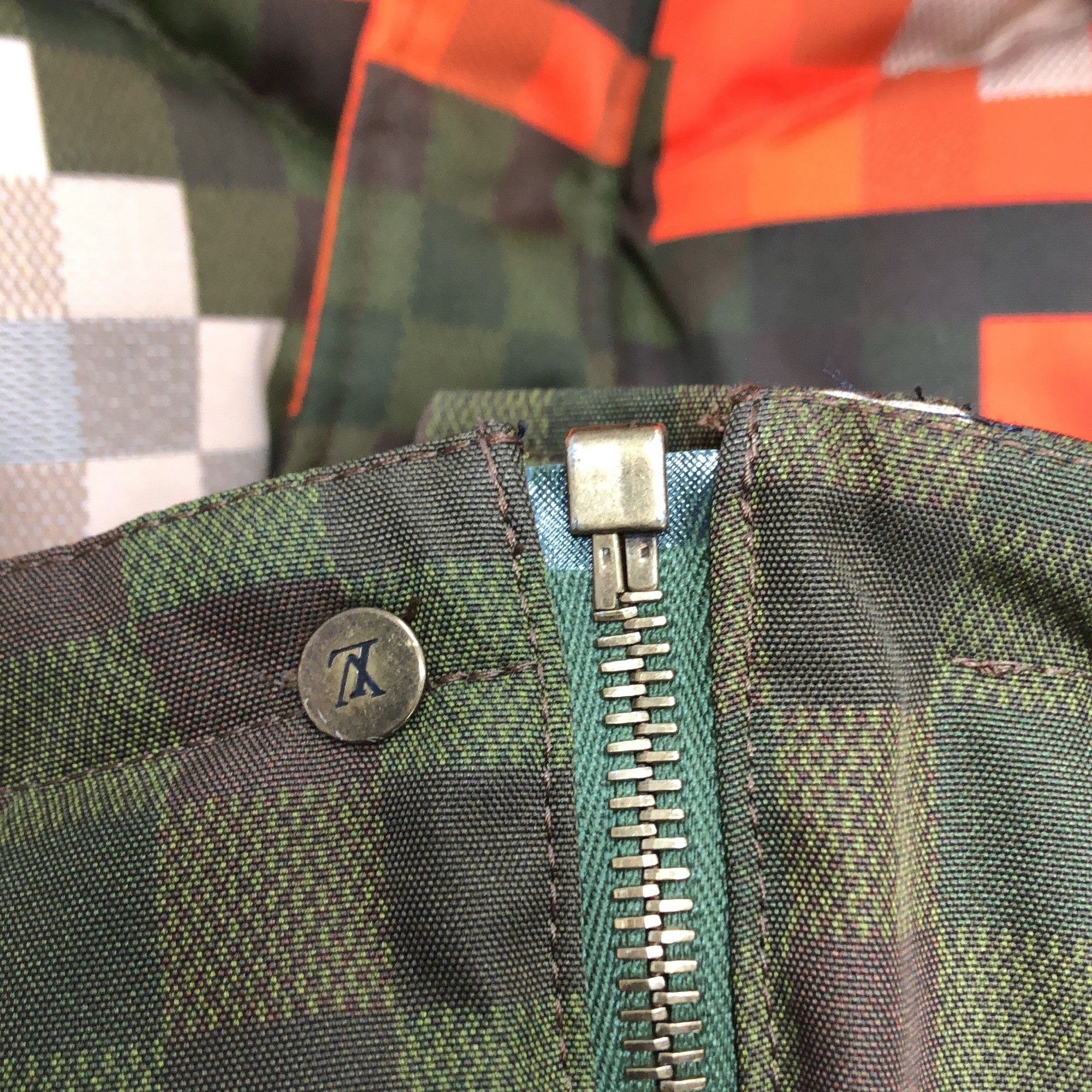 Louis Vuitton Louis Vuitton Pixelated Damier Puffer Jacket 48 Size US M / EU 48-50 / 2 - 5 Thumbnail