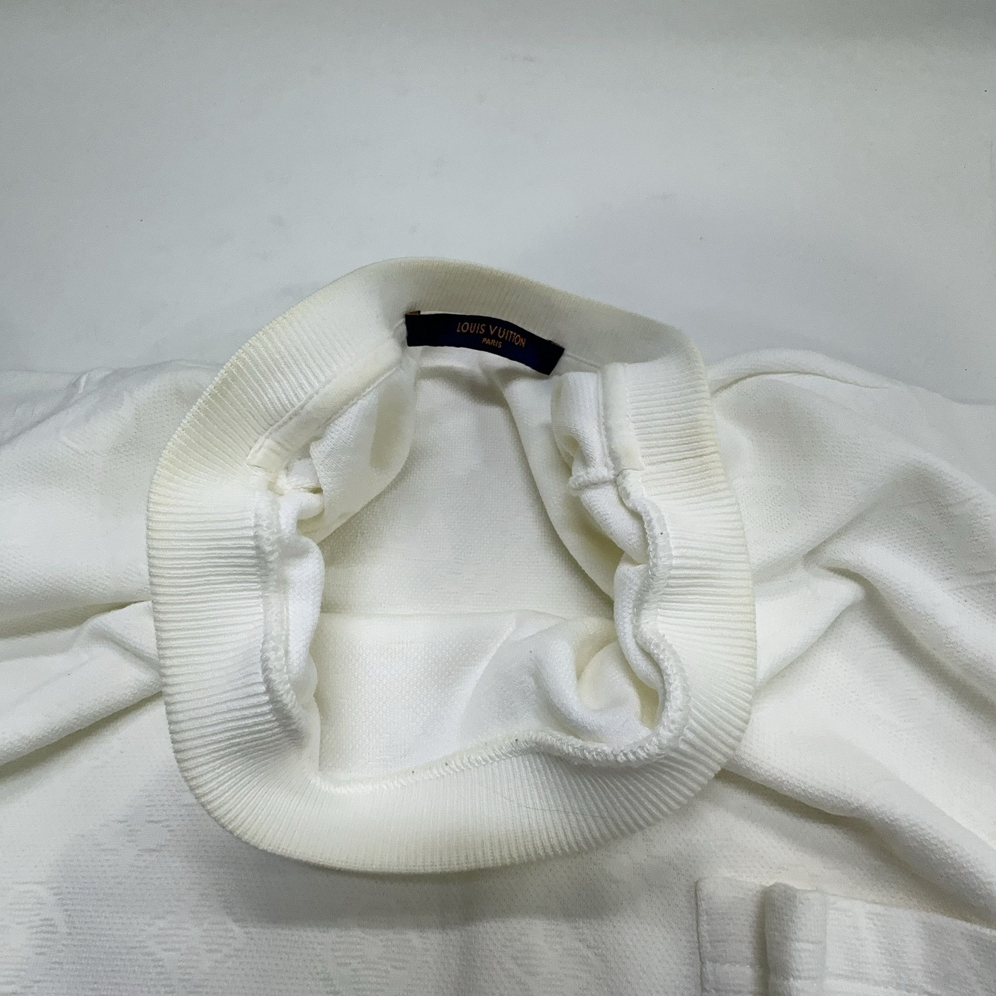 Louis Vuitton Louis Vuitton Monogram Textured Pocket T-Shirt M Size US M / EU 48-50 / 2 - 5 Thumbnail