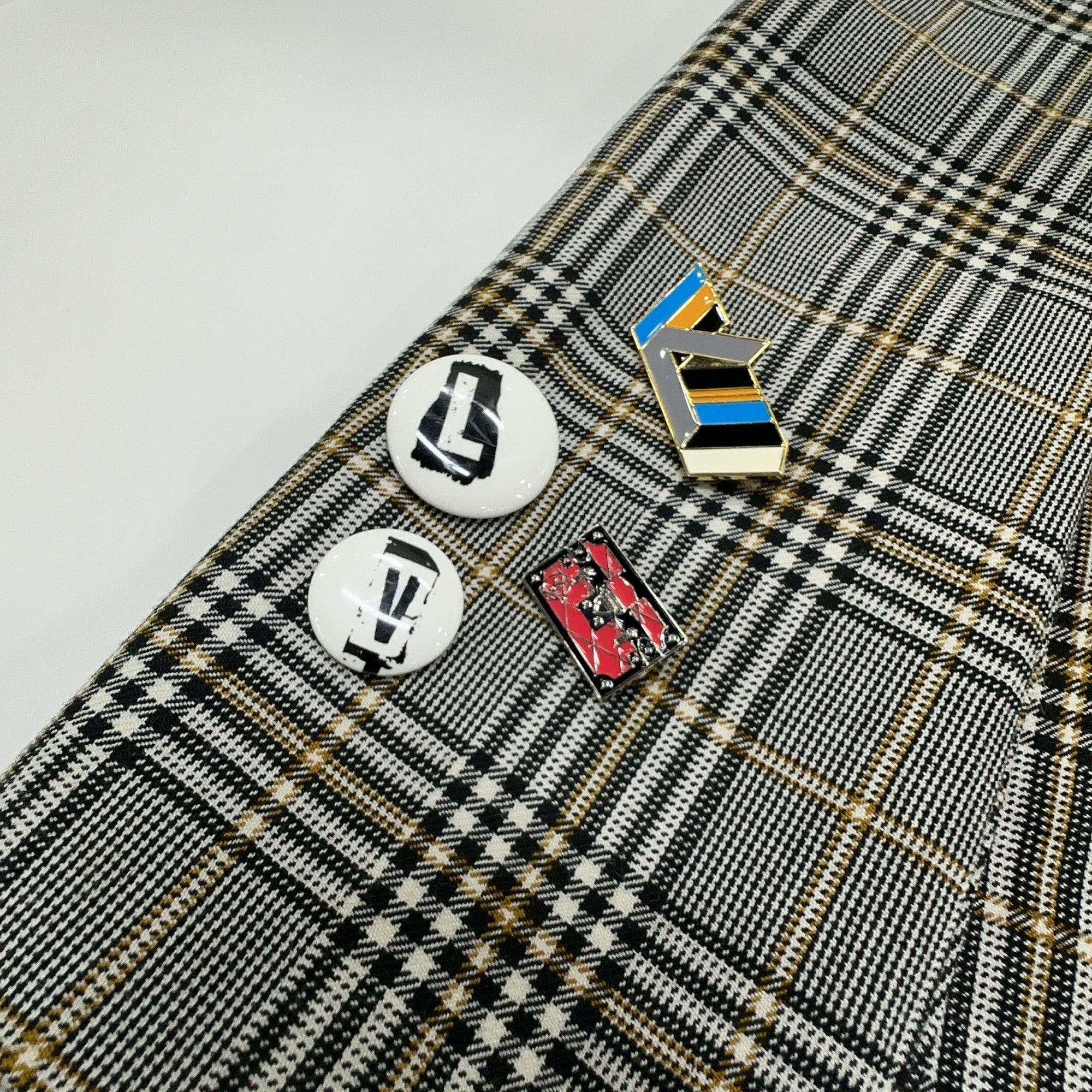 Louis Vuitton Louis Vuitton Plaid Pin Detail Mini Skirt 40 Size 28" / US 6 / IT 42 - 5 Thumbnail