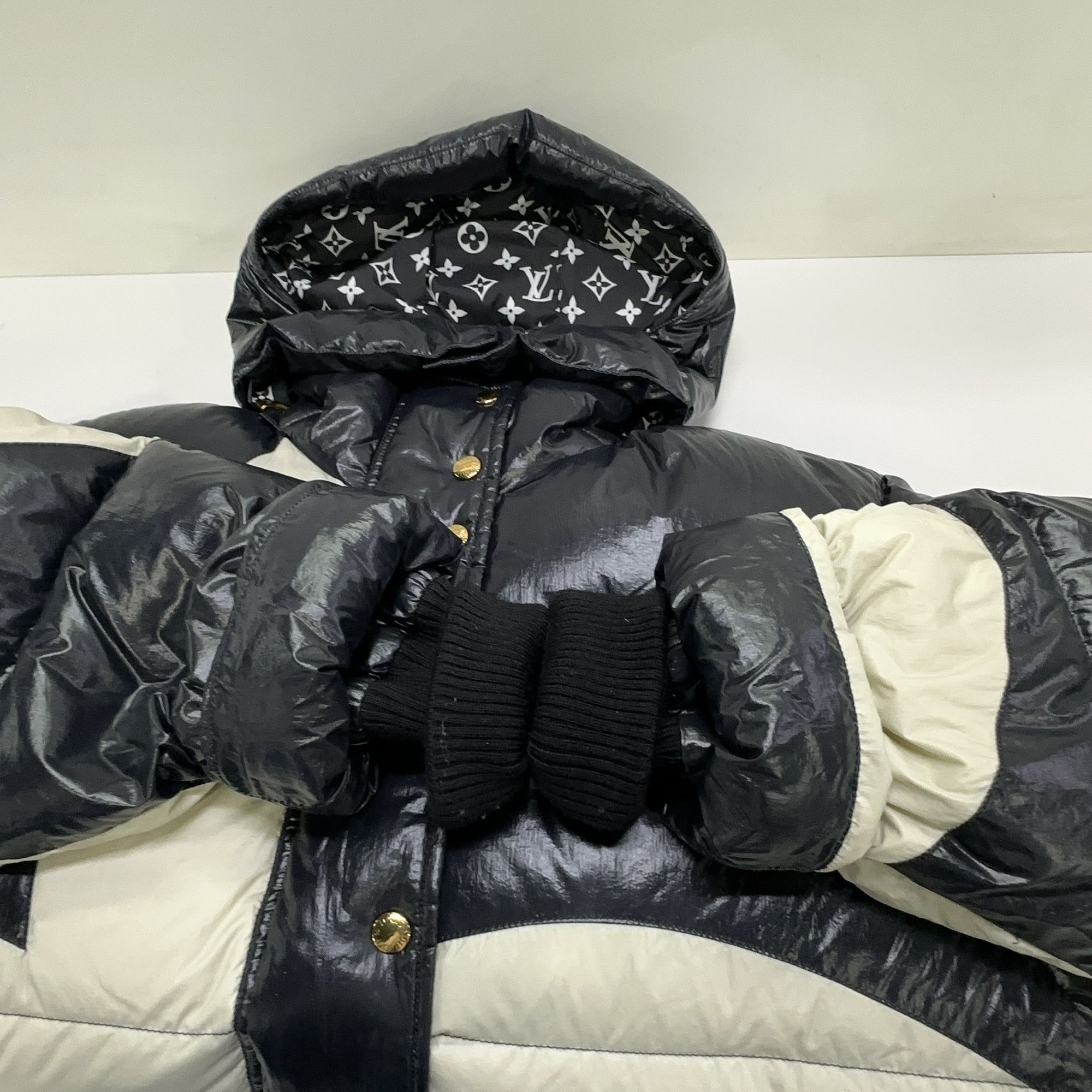 Louis Vuitton Louis Vuitton Monogram Flower Down Jacket 40 Size M / US 6-8 / IT 42-44 - 11 Thumbnail