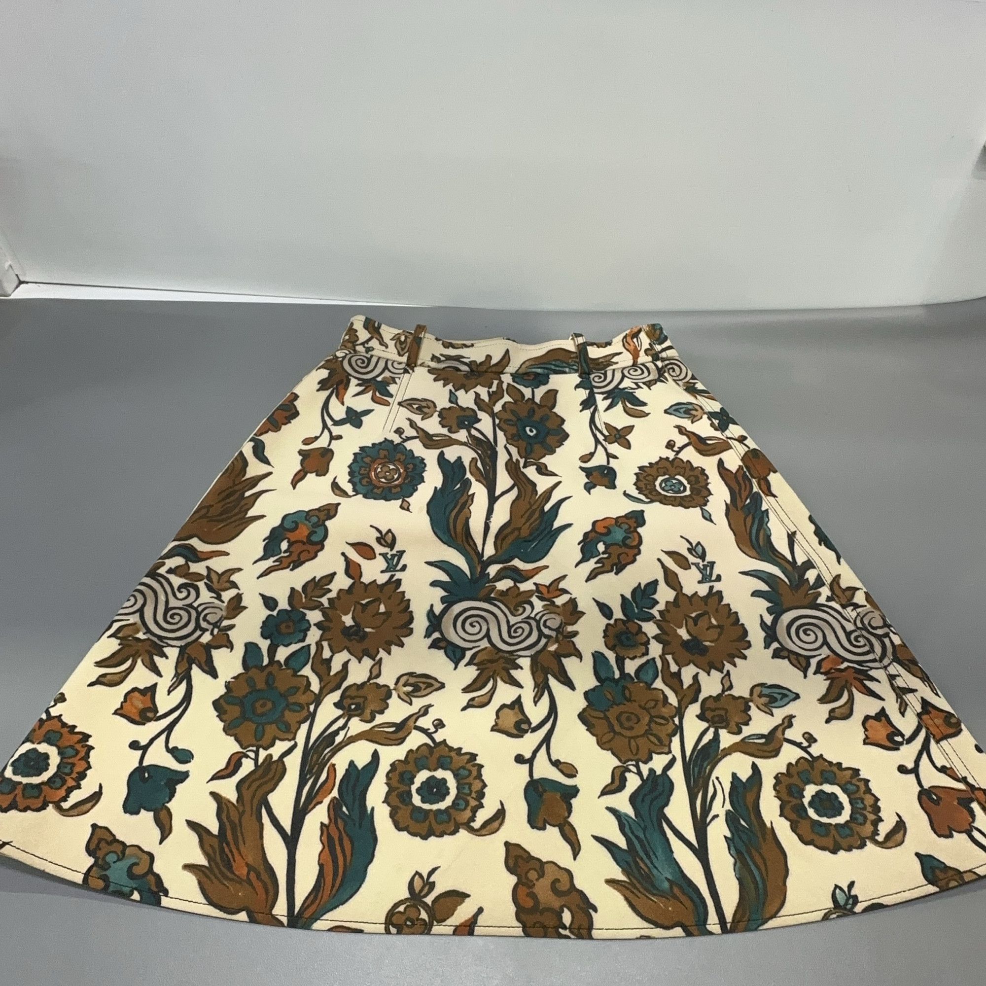Louis Vuitton Louis Vuitton Floral Print Mini Skirt 40 Size 28" / US 6 / IT 42 - 7 Thumbnail