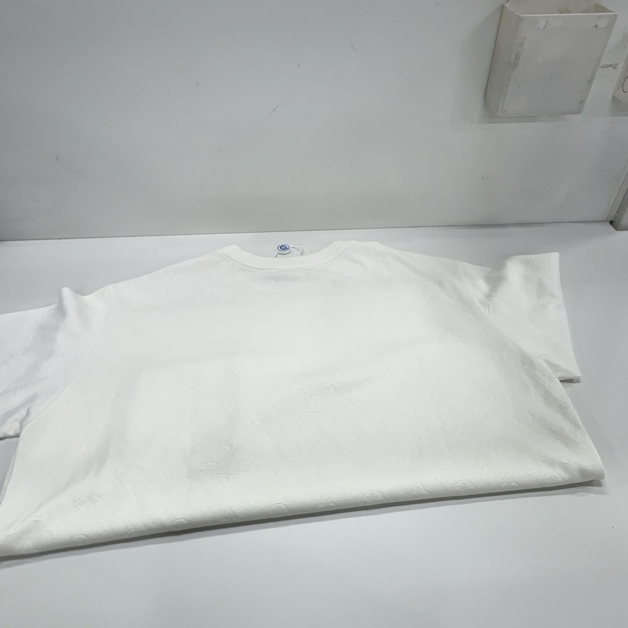 Louis Vuitton Louis Vuitton Monogram Embossed Pocket T-Shirt L Size US L / EU 52-54 / 3 - 12 Thumbnail