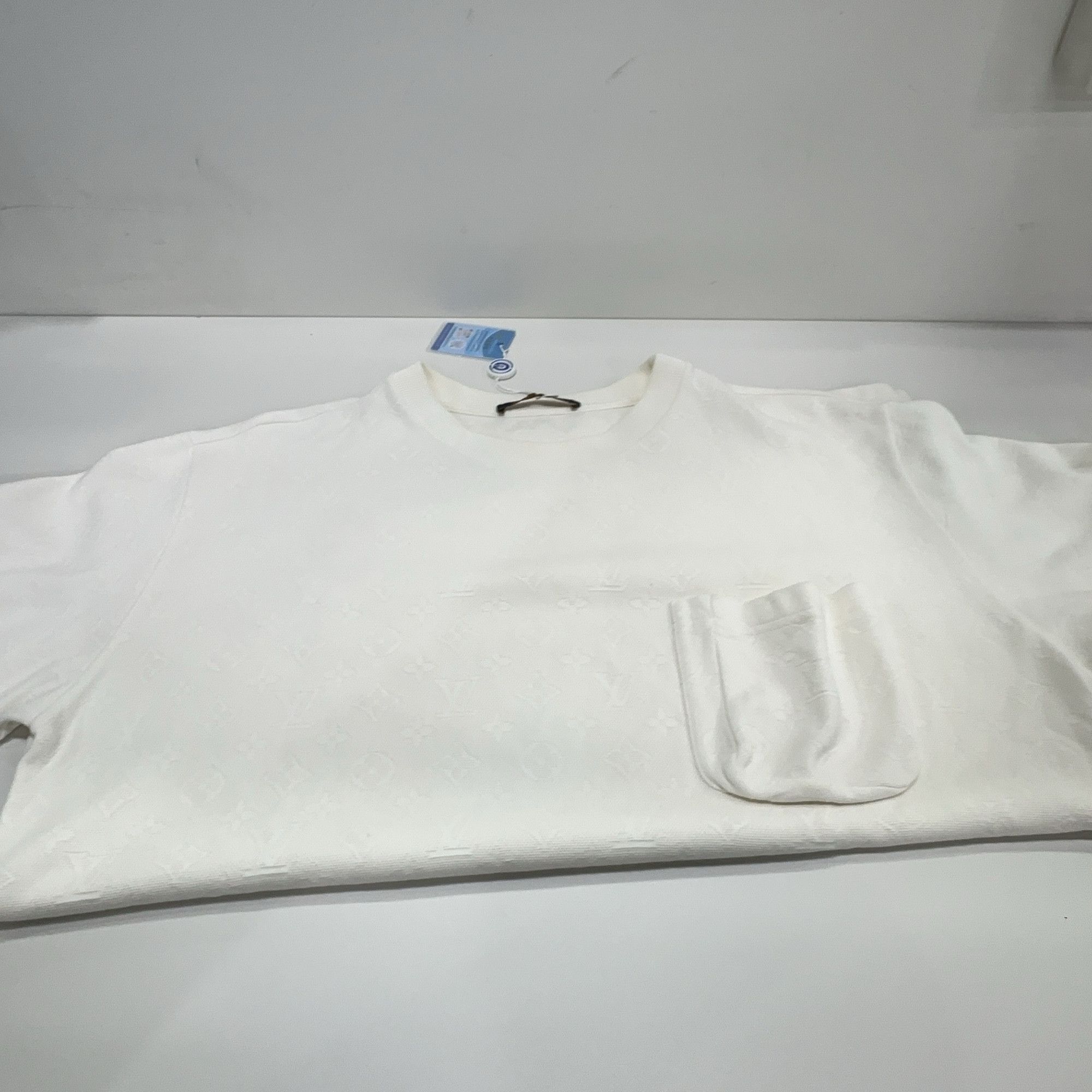 Louis Vuitton Louis Vuitton Monogram Embossed Pocket T-Shirt L Size US L / EU 52-54 / 3 - 9 Thumbnail