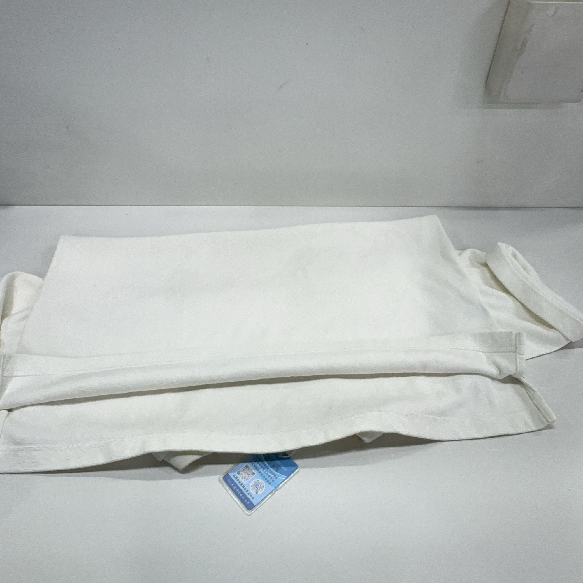 Louis Vuitton Louis Vuitton Monogram Embossed Pocket T-Shirt L Size US L / EU 52-54 / 3 - 11 Thumbnail