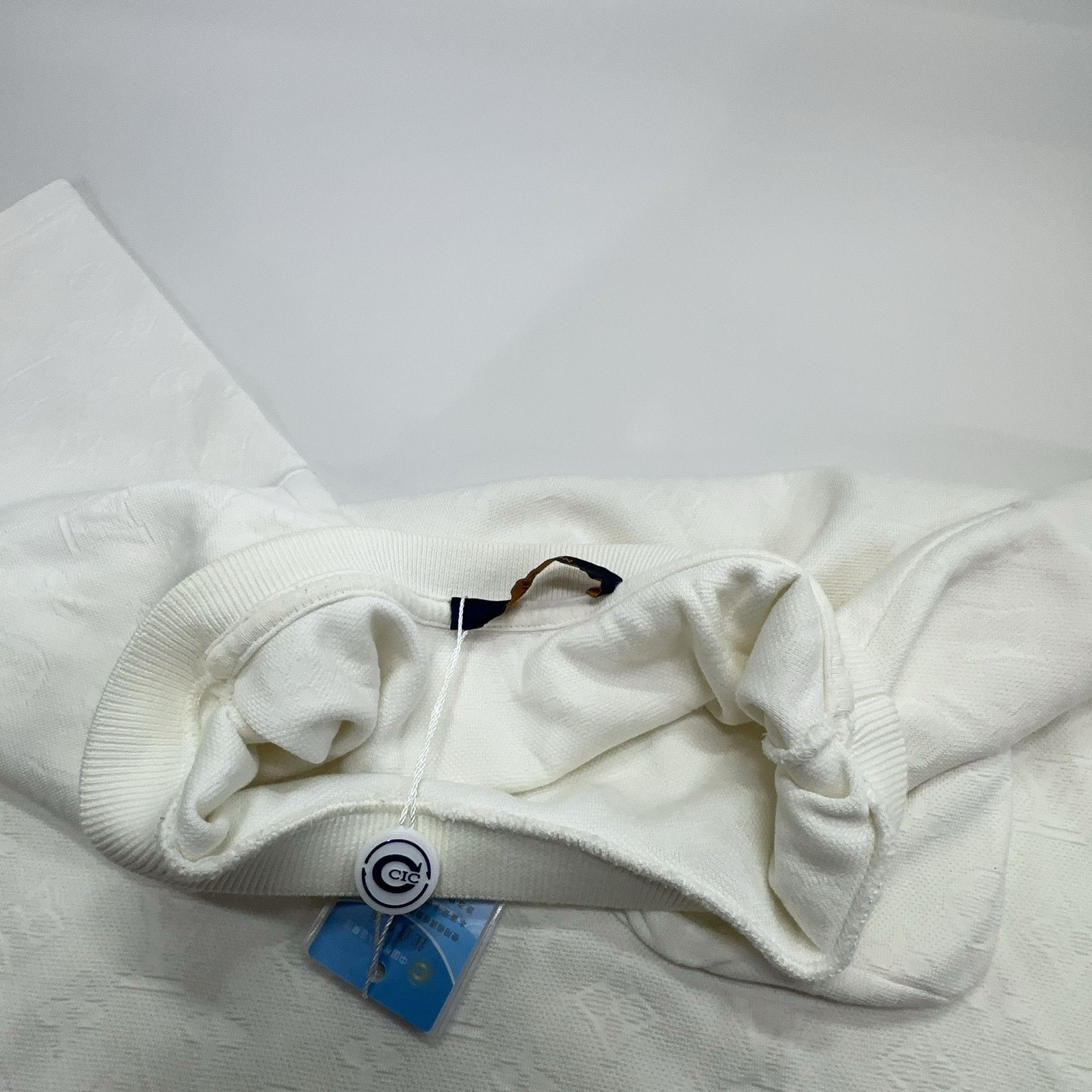 Louis Vuitton Louis Vuitton Monogram Embossed Pocket T-Shirt L Size US L / EU 52-54 / 3 - 7 Thumbnail