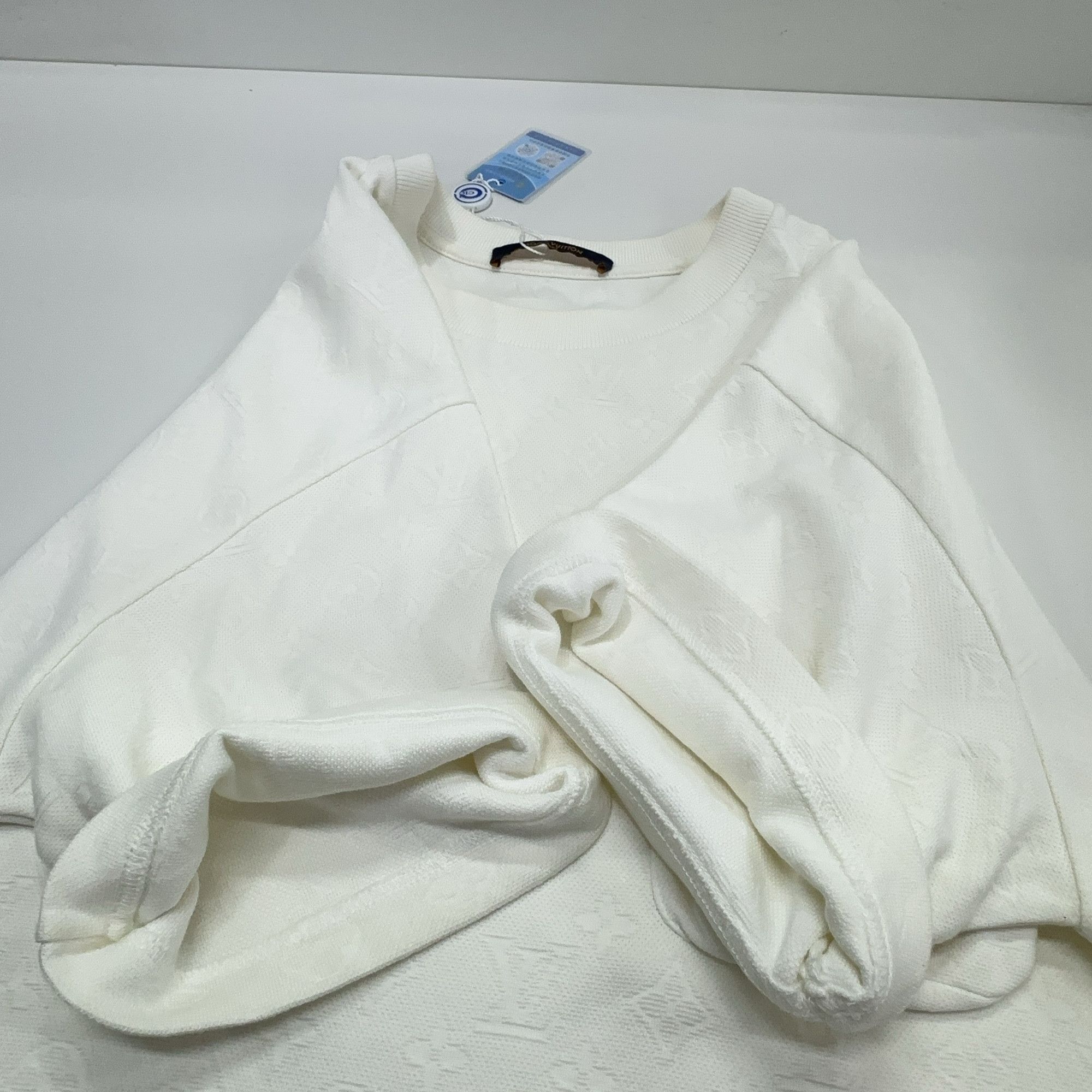 Louis Vuitton Louis Vuitton Monogram Embossed Pocket T-Shirt L Size US L / EU 52-54 / 3 - 8 Thumbnail