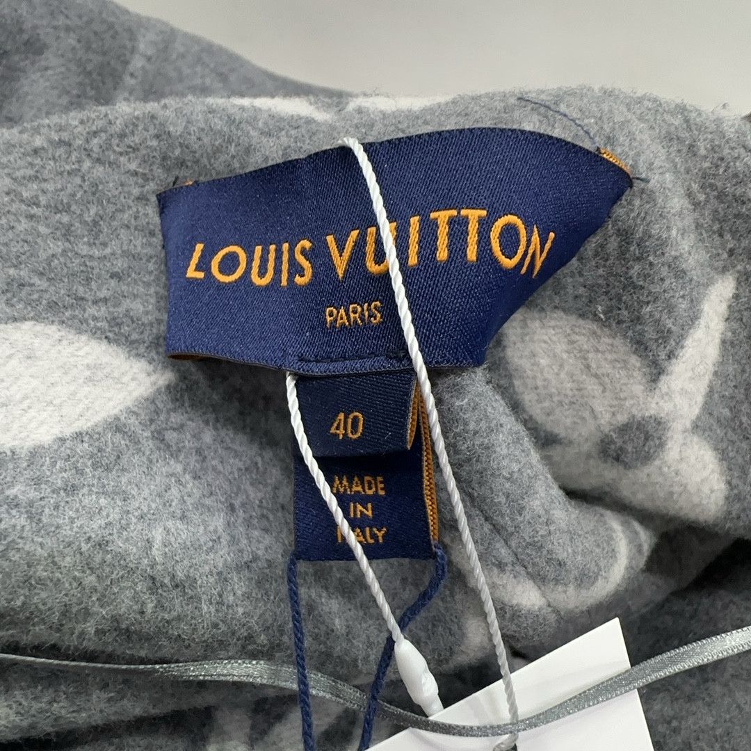 Louis Vuitton Louis Vuitton Monogram Hooded Wrap Coat 40 Size M / US 6-8 / IT 42-44 - 3 Thumbnail