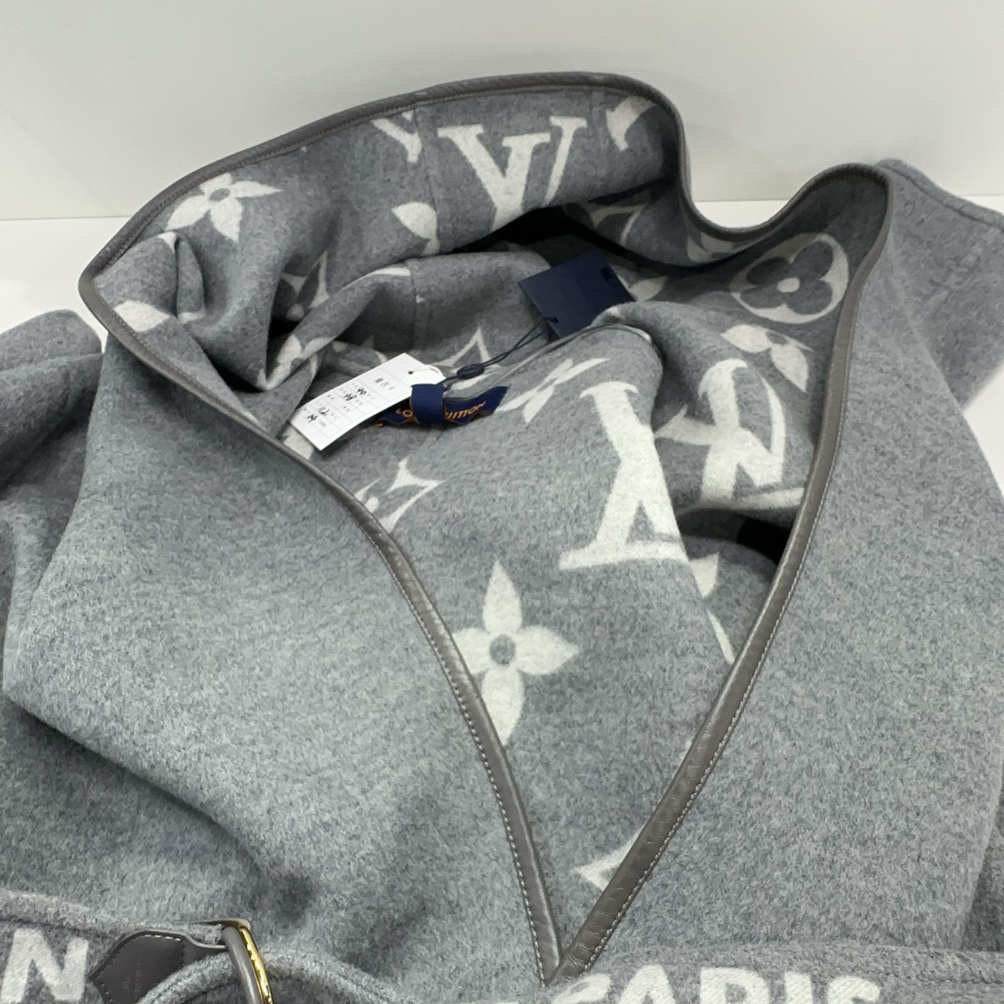 Louis Vuitton Louis Vuitton Monogram Hooded Wrap Coat 40 Size M / US 6-8 / IT 42-44 - 7 Thumbnail