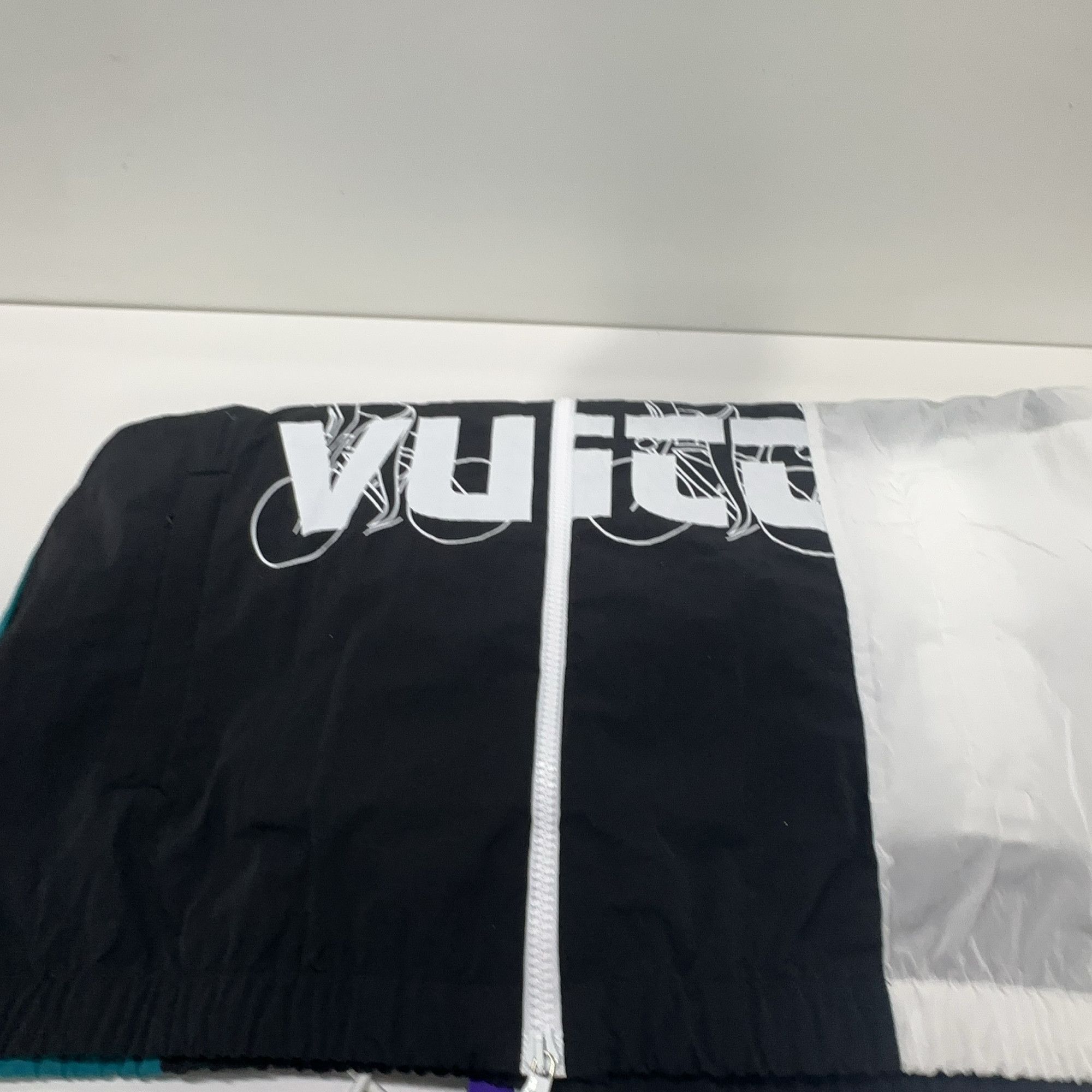 Louis Vuitton Louis Vuitton Colorblock Hooded Windbreaker 52 Size US L / EU 52-54 / 3 - 10 Thumbnail