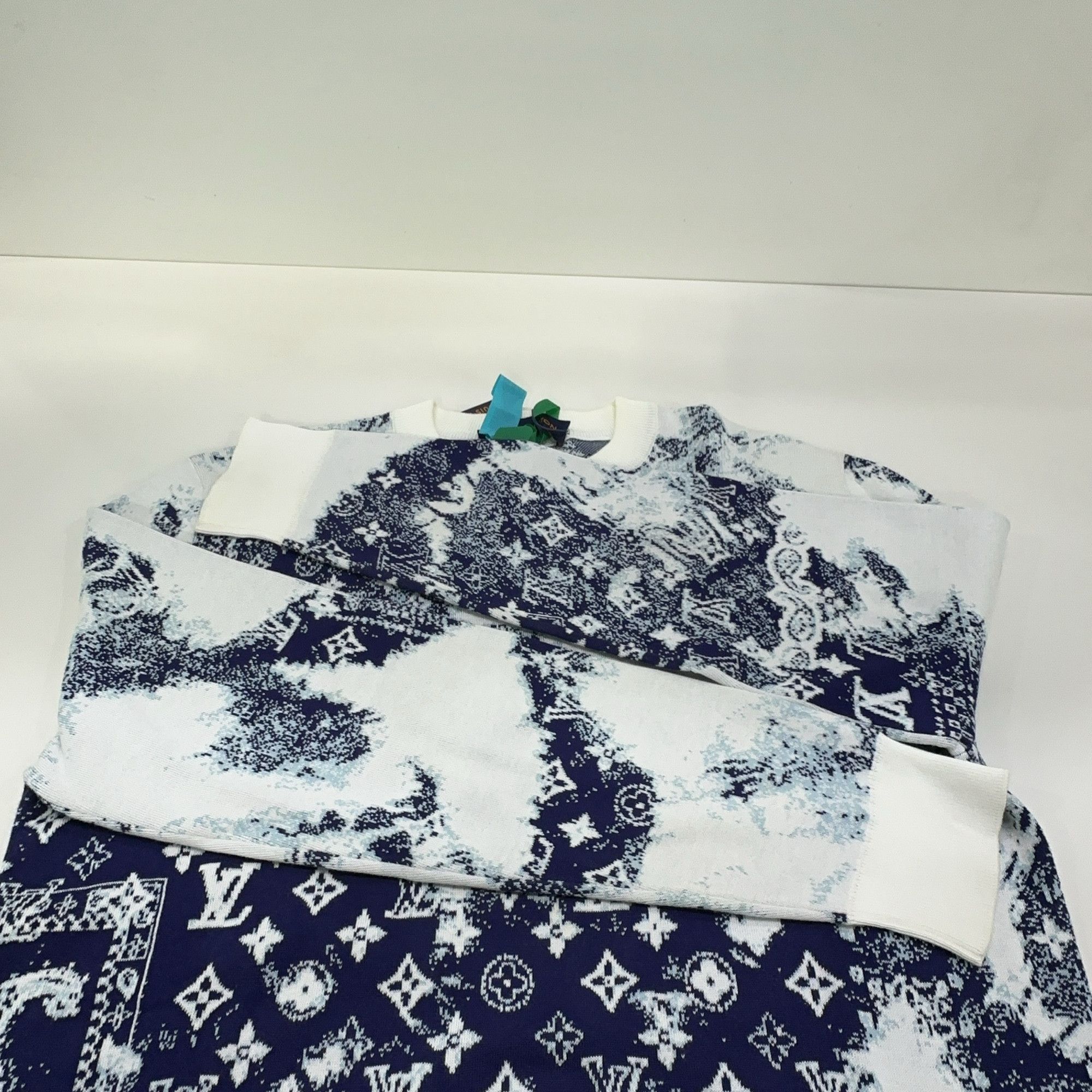 Louis Vuitton Louis Vuitton Monogram Bandana Knit Sweater M Size US M / EU 48-50 / 2 - 13 Thumbnail