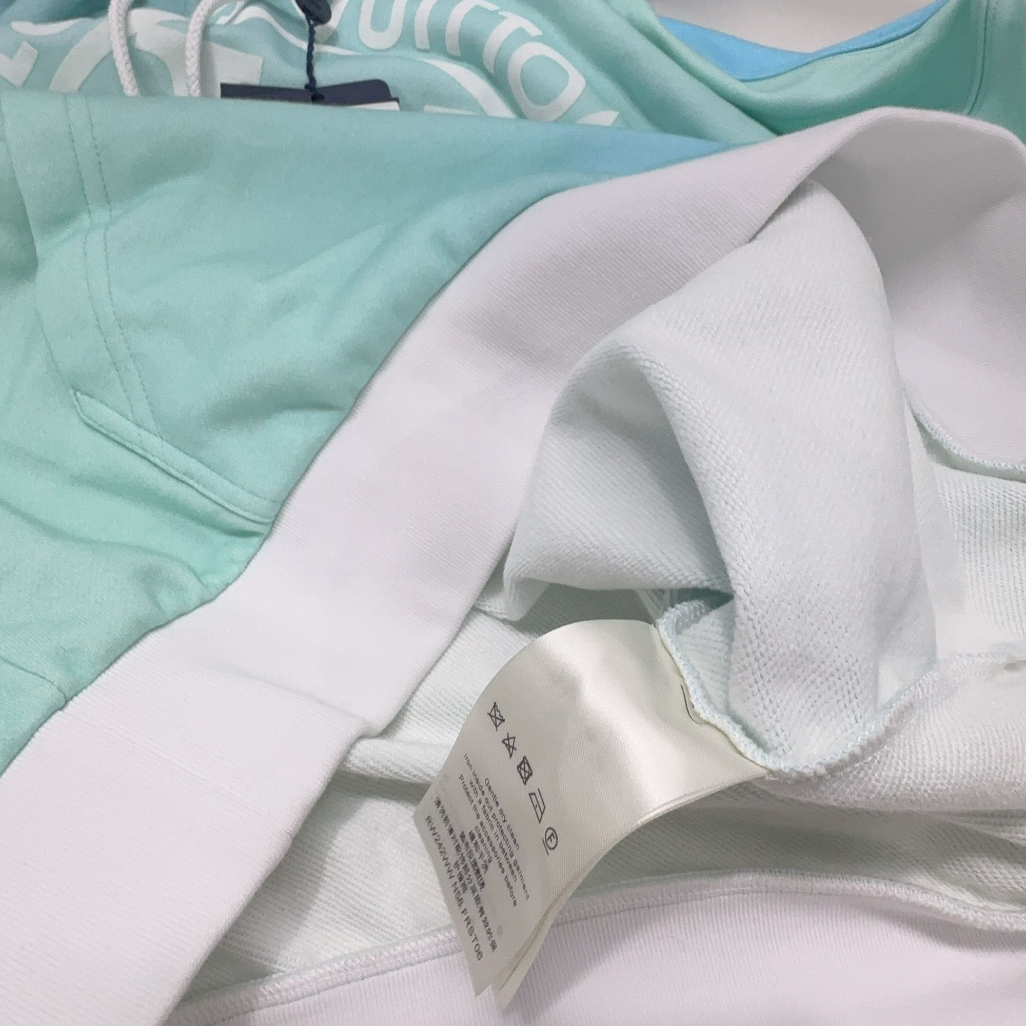 Louis Vuitton Louis Vuitton Logo Gradient Hoodie XS Size XS / US 0-2 / IT 36-38 - 4 Thumbnail