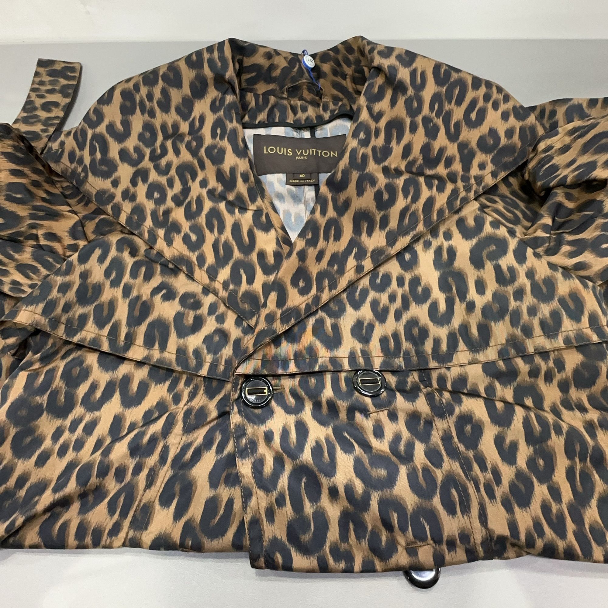 Louis Vuitton Louis Vuitton Leopard Print Double Breasted Coat 40 Size M / US 6-8 / IT 42-44 - 5 Thumbnail