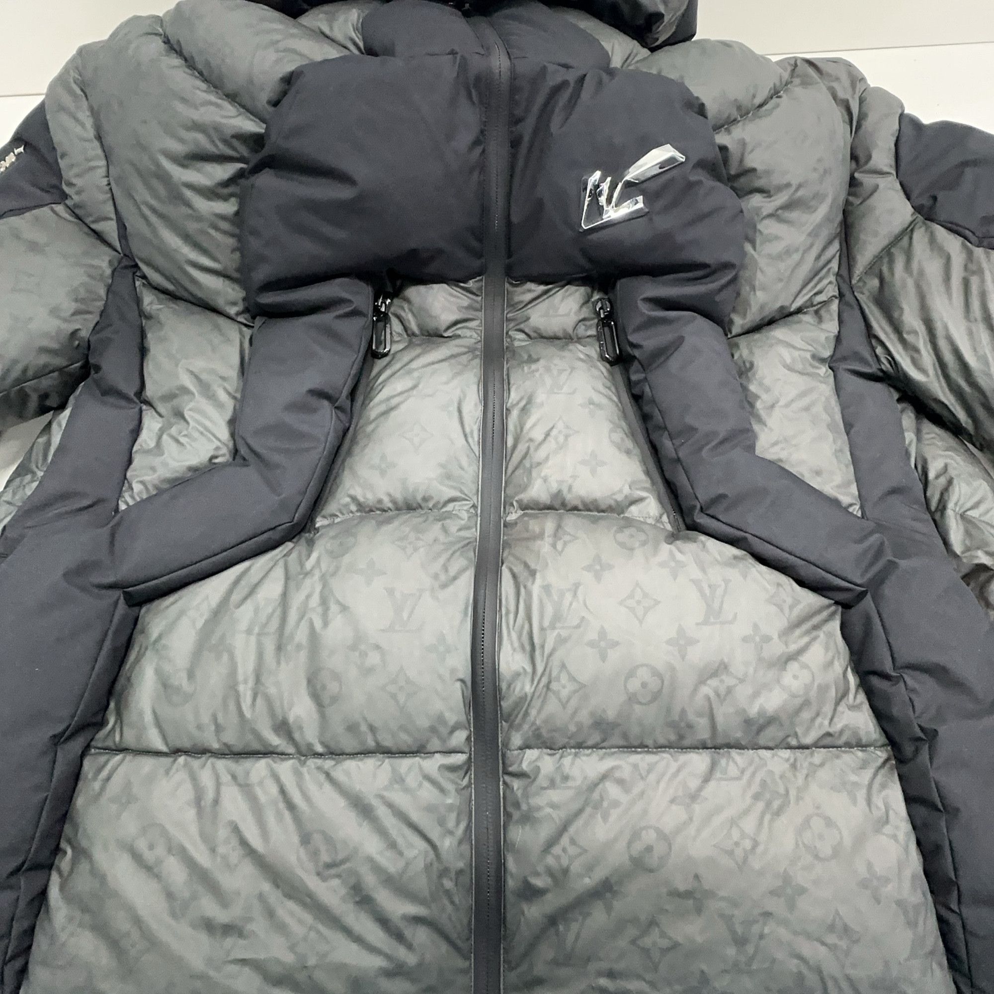 Louis Vuitton Louis Vuitton LV 2054 Heat Reactive Puffer 50 Size US M / EU 48-50 / 2 - 7 Thumbnail
