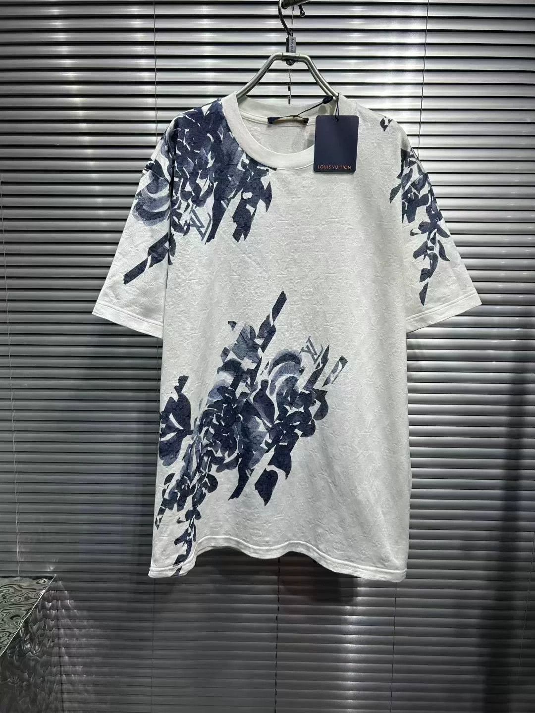 Louis Vuitton Louis Vuitton Monogram Ink Floral T-Shirt Size L Size US L / EU 52-54 / 3 - 2 Thumbnail