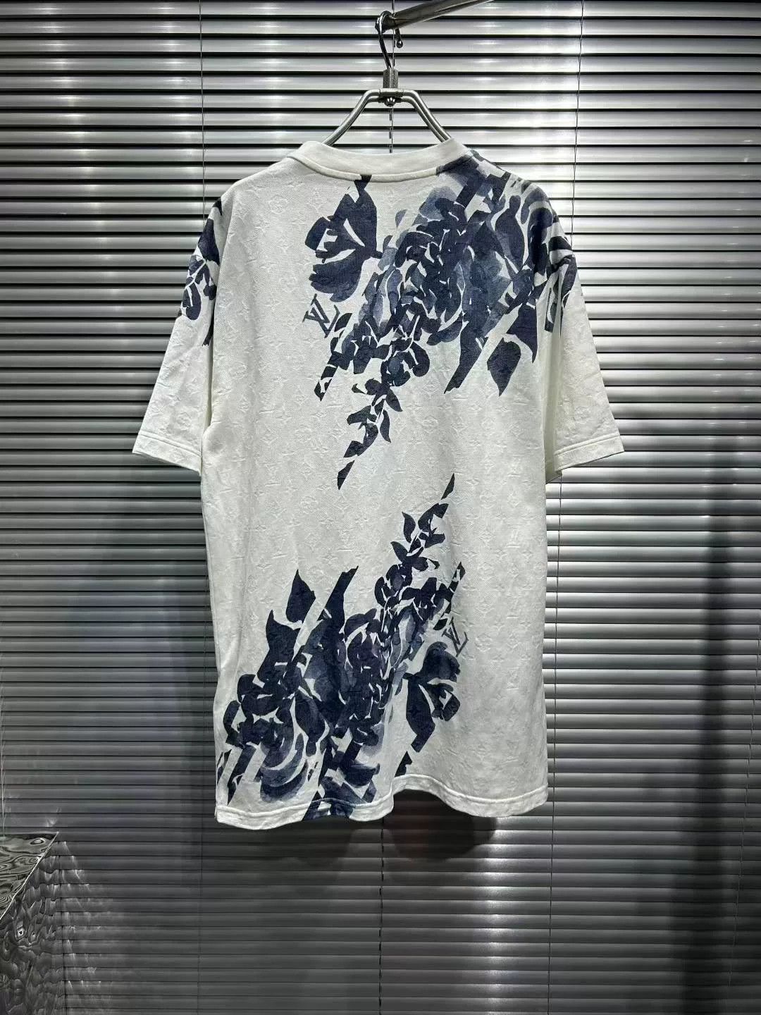 Louis Vuitton Louis Vuitton Monogram Ink Floral T-Shirt Size L Size US L / EU 52-54 / 3 - 3 Thumbnail