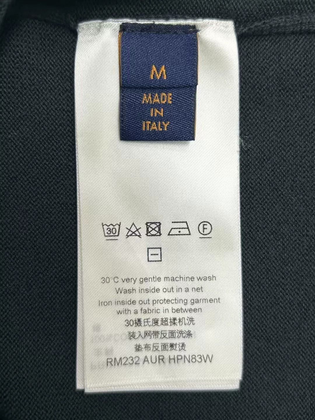 Louis Vuitton Louis Vuitton Portrait Studios Knit T-Shirt M Size US M / EU 48-50 / 2 - 5 Thumbnail