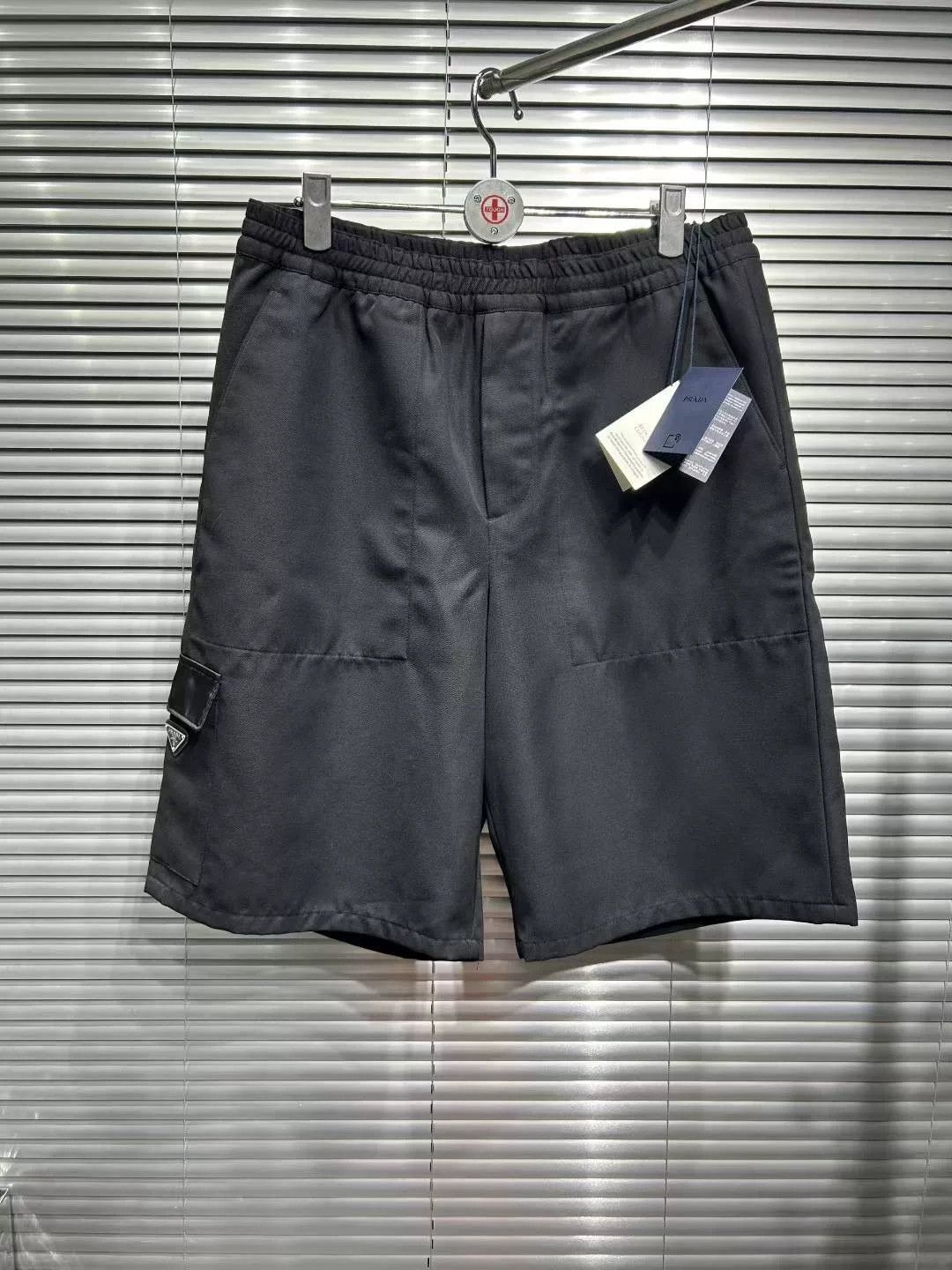 Prada Prada Triangle Logo Pocket Shorts L Size US 34 / EU 50 - 2 Thumbnail