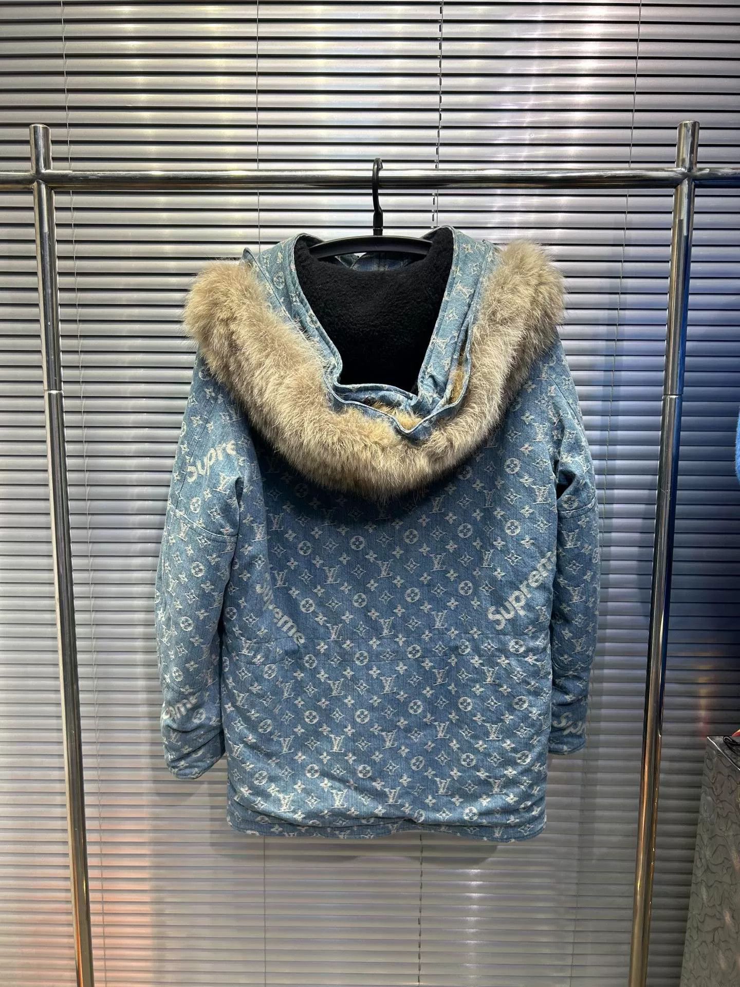 Louis Vuitton × Supreme Louis Vuitton x Supreme Monogram Denim Parka 46 Size US S / EU 44-46 / 1 - 3 Thumbnail