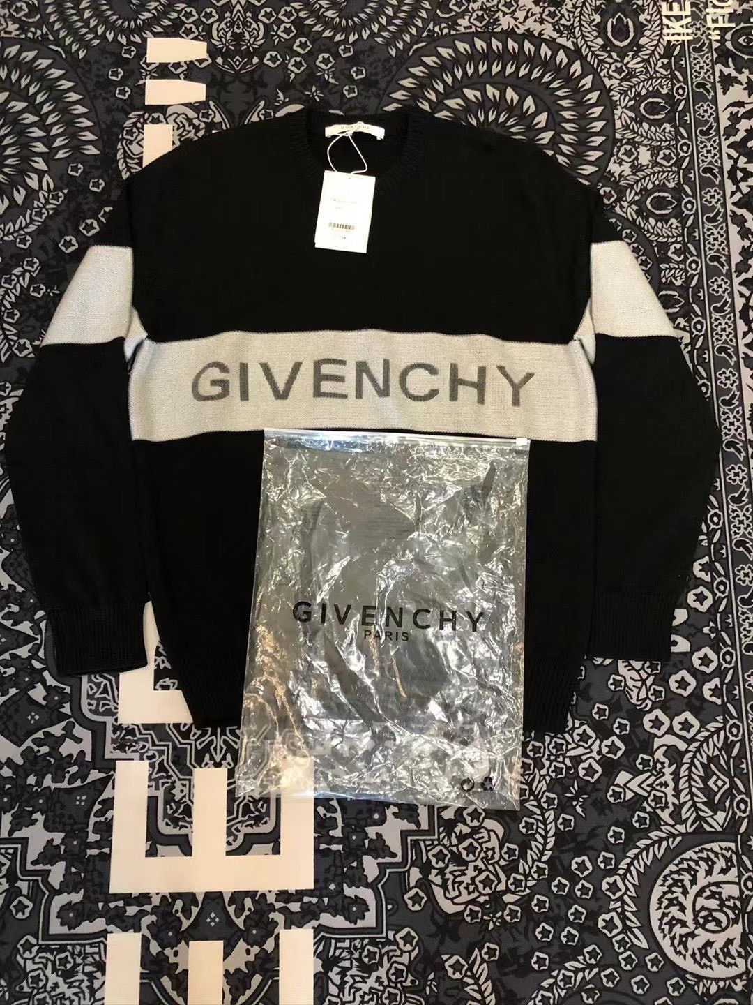 Givenchy Givenchy Logo Knit Wool Sweater L Size US L / EU 52-54 / 3 - 2 Thumbnail