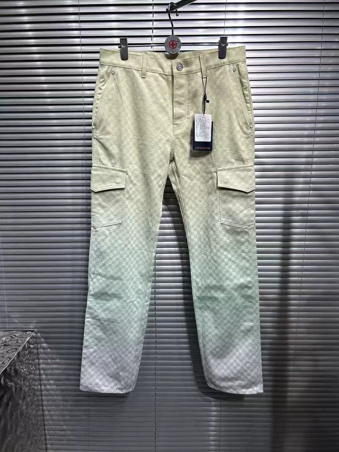Louis Vuitton Louis Vuitton Gradient Damier Cargo Pants 32 Size US 32 / EU 48 - 2 Thumbnail