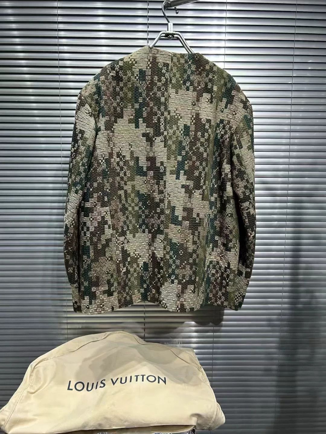 Louis Vuitton Louis Vuitton Damoflage Pearl Button Jacket 48 Size US M / EU 48-50 / 2 - 3 Thumbnail