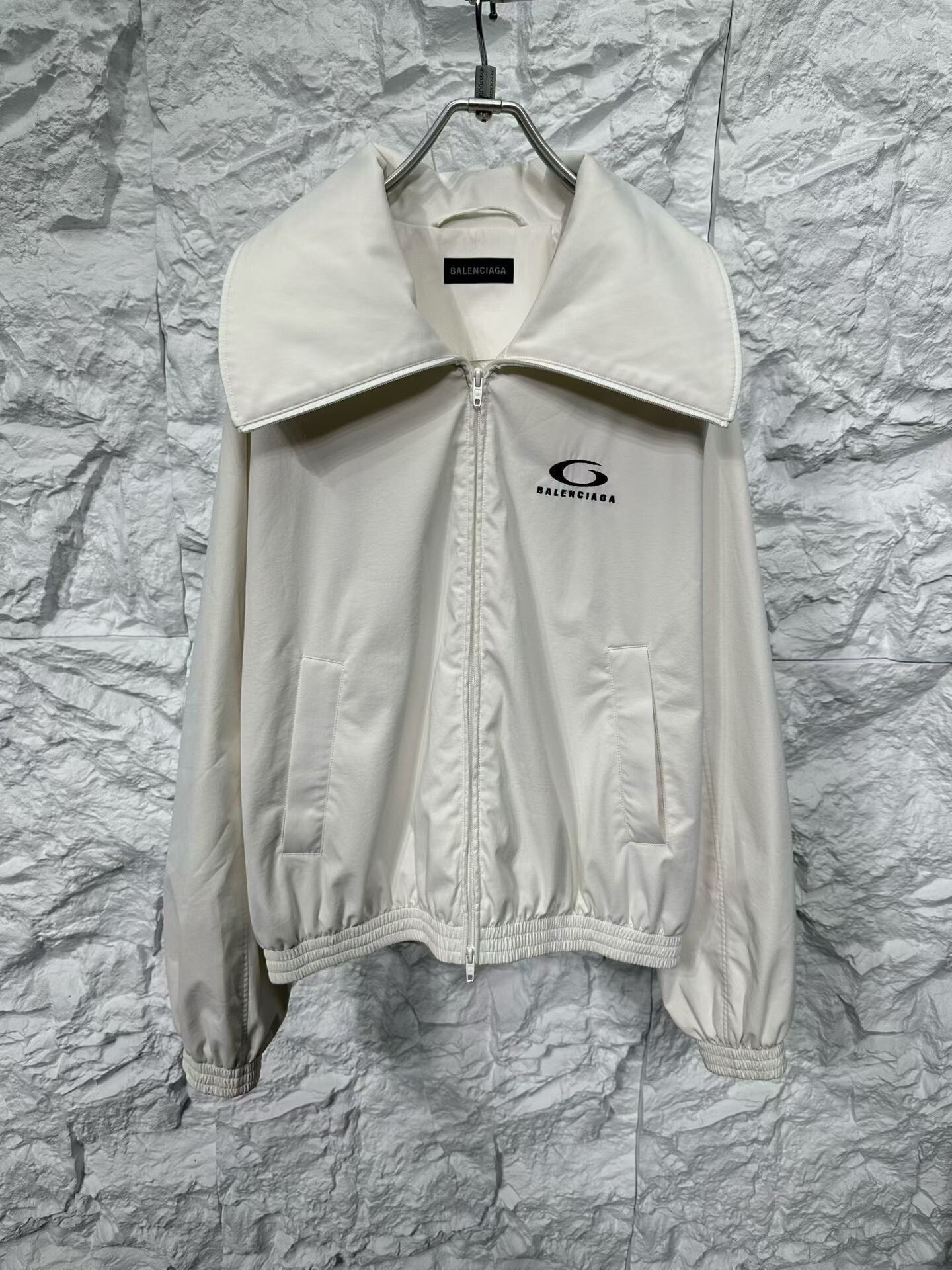 Balenciaga Balenciaga Circle Logo Wide Collar Zip Jacket Size 36 Size XS / US 0-2 / IT 36-38 - 2 Thumbnail