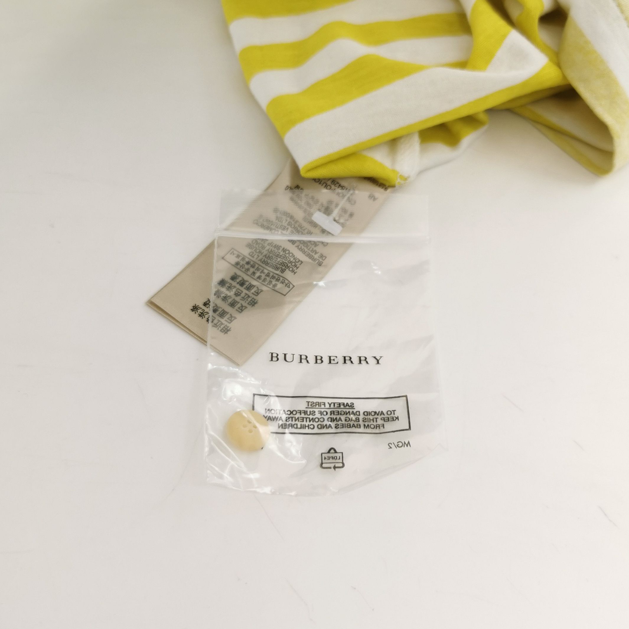 Burberry Burberry Men s Short Sleeve Shirts Size US S / EU 44-46 / 1 - 4 Thumbnail
