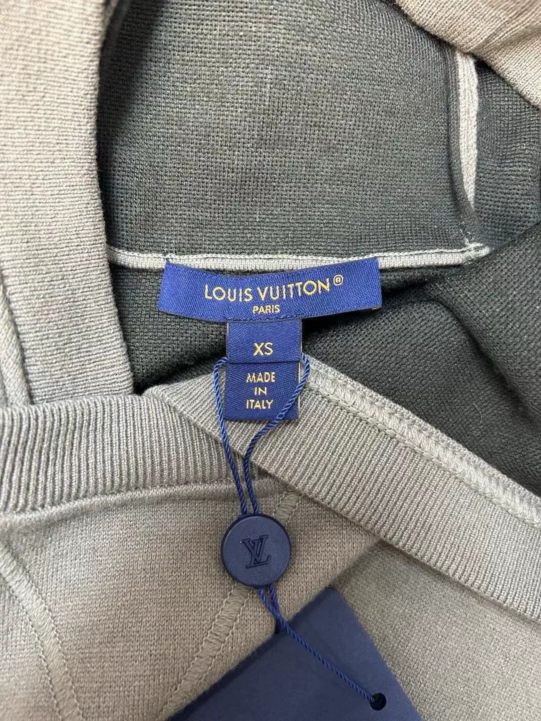 Louis Vuitton Louis Vuitton Embossed Logo Hoodie XS Size XS / US 0-2 / IT 36-38 - 5 Thumbnail